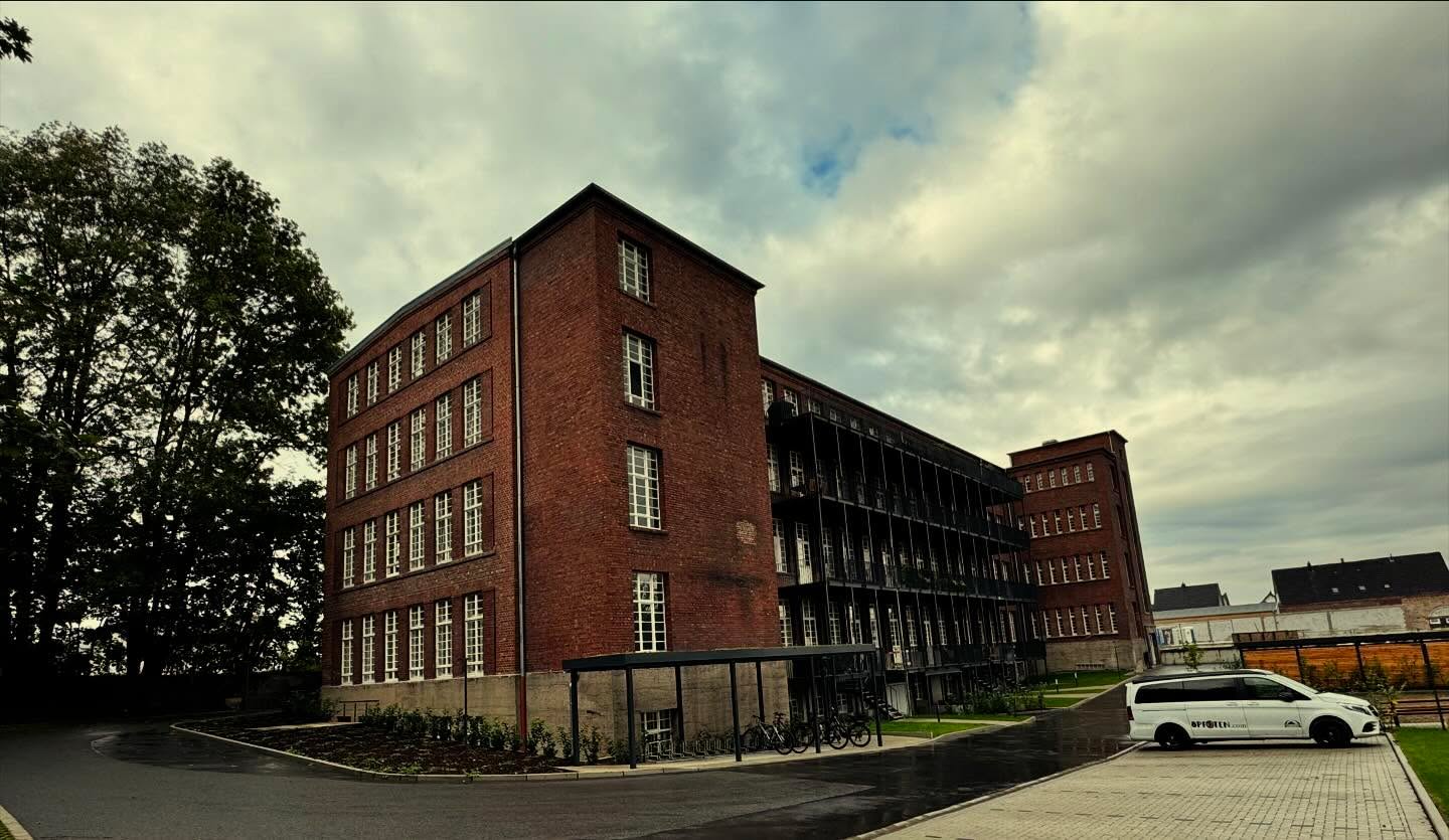 Entdeckt das beeindruckende Denkmal Tausendscheibenhaus – fantastische Lofts nur 30 Minuten von Köln entfernt! Besucht uns auf www.tausendscheibenhaus.de
Wir wünschen euch ein schönes Wochenende!
Rebecca & Philipp
Schönes Wochenende,
Rebecca & Philipp
.
.
.
.
#denkmalimmobilien
#steuernsparen
#denkmalafa
#steuernsparenmachtglücklich
#immobilieninvestment
#werteerhalten
#bauhaus
#kfwförderung
#kfw
#kapitalanlage
#nrw
#denkmal-nach.com