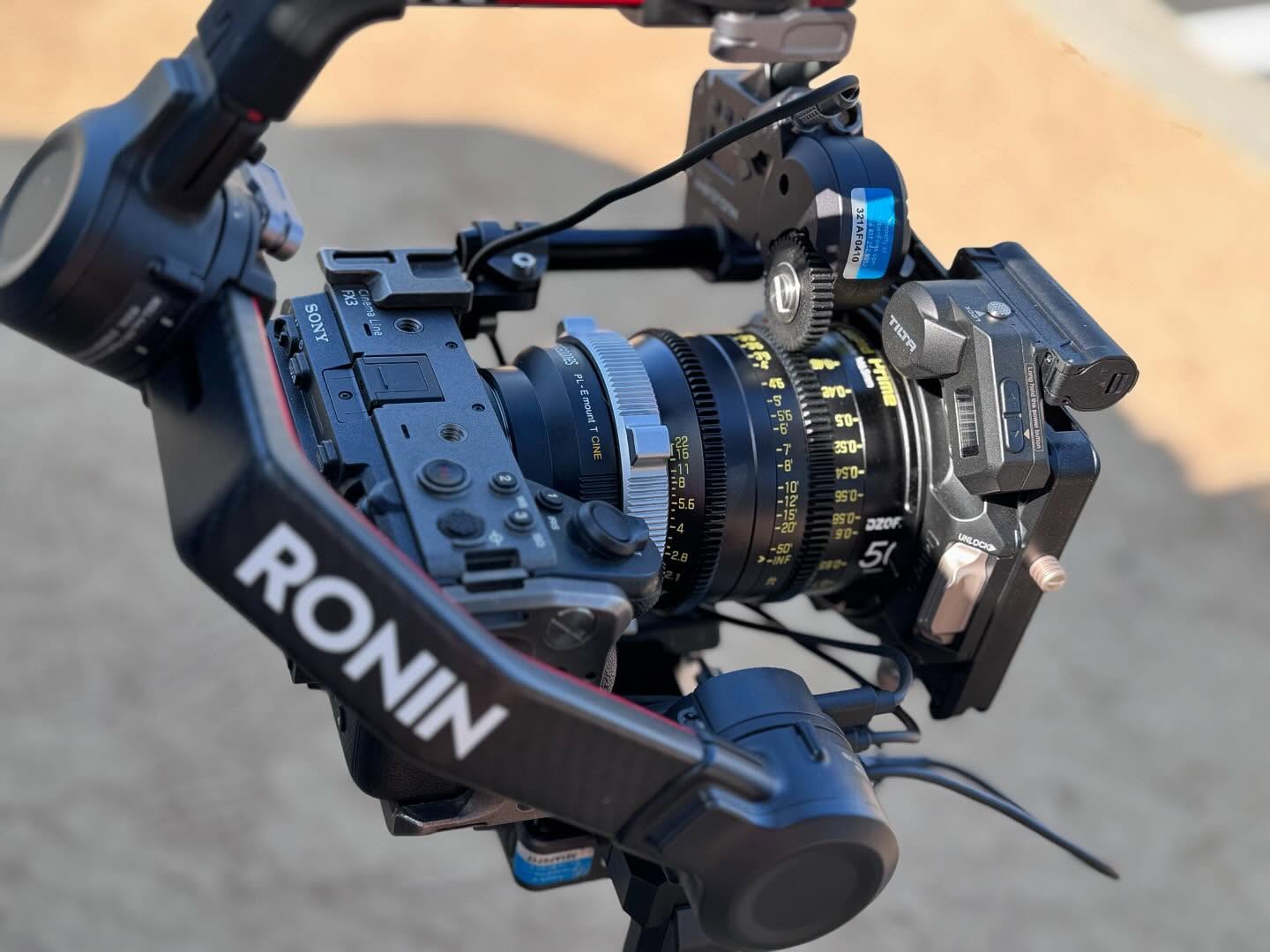 Some fun rigging the other day for a shoot I DP’d. Can’t show the vehicle yet but here is some of the car rigging I did.
#FX3 #metabones #DZOFilm #tilta #fordf150 #djiwireless #DJI