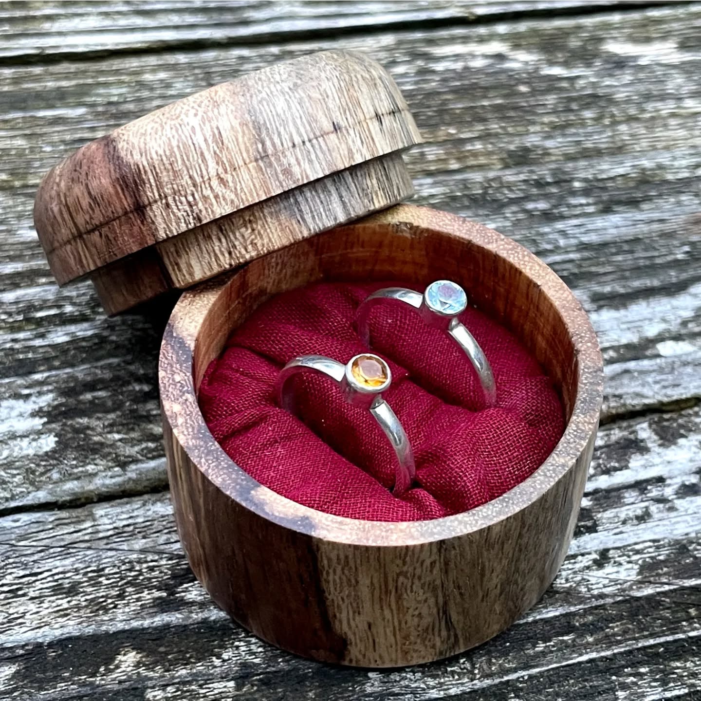 The last pieces I made were of a more personal nature... she said yes ❤
#silverjewellery #silverjewelry #woodturning #engagementring