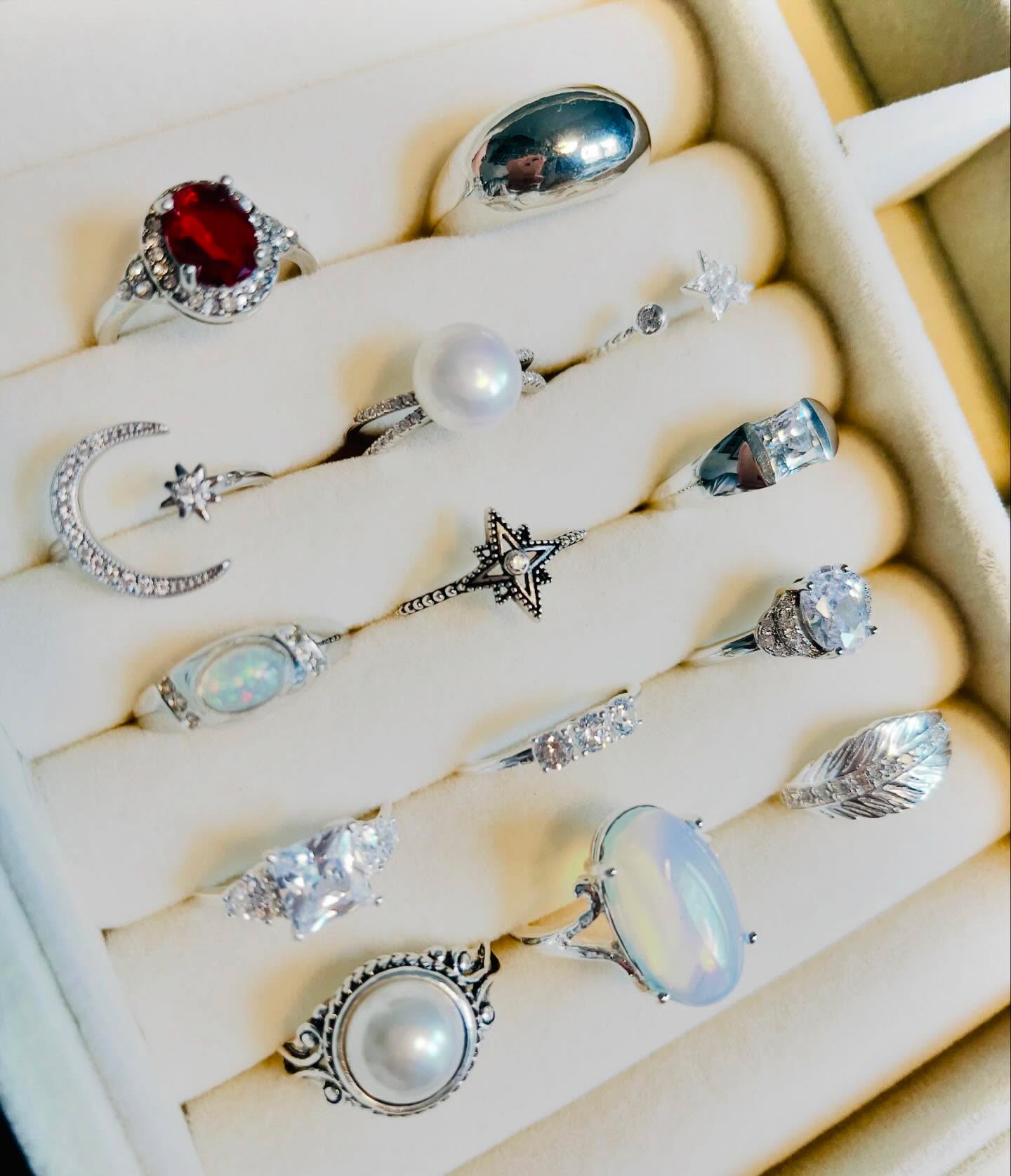 Ring Ring 💍
Every item under £35, waterproof & tarnish free
@elliyanjewellery
Treat yourself 💝
#ring #rings #ringstagram #elliyanjewellery #jewellery #gems #pearls #uk #free #sale