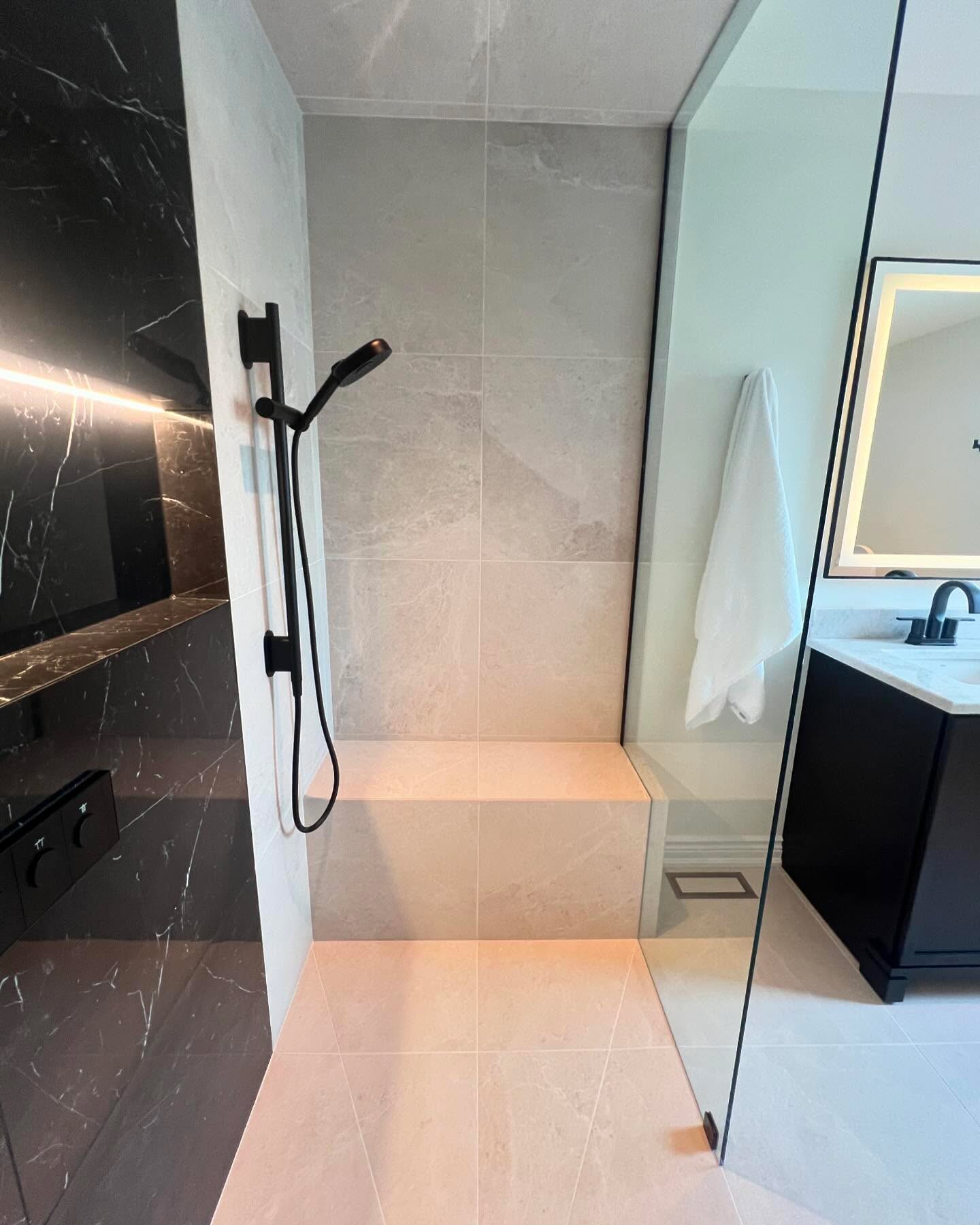 This shower gives you everything you need to relax at the end of the day.
-
Creative Craftsmen Delivering Quality 🍁
-
📞 -(905) 869-4761
📧 -info@hhconcepts.ca
-
#ensuitebathroom #design #tile