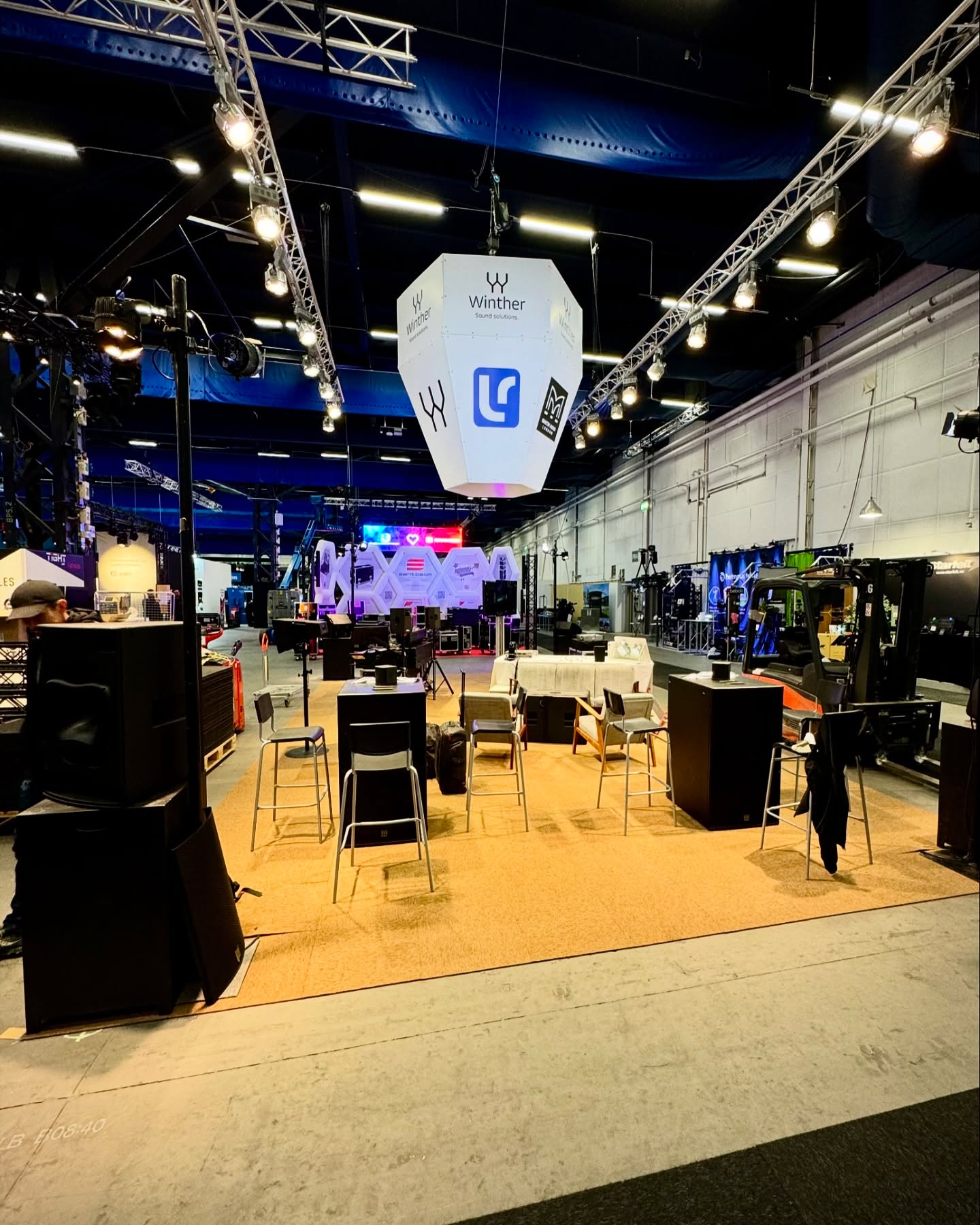 I morgon öppnar LLB på Stockholmsmässan! Kom till monter B08:40 och kolla på en massa kul saker och snacka lite strunt. Blir kanon! På kvällen smygöppnar vi också vårt nya demo-rum när Sthlm Warehouse bjuder till öppet hus.
#wssab @stagetec_gmbh @martinaudio @linearesearch @amadeusacoustics #llbexpo2024