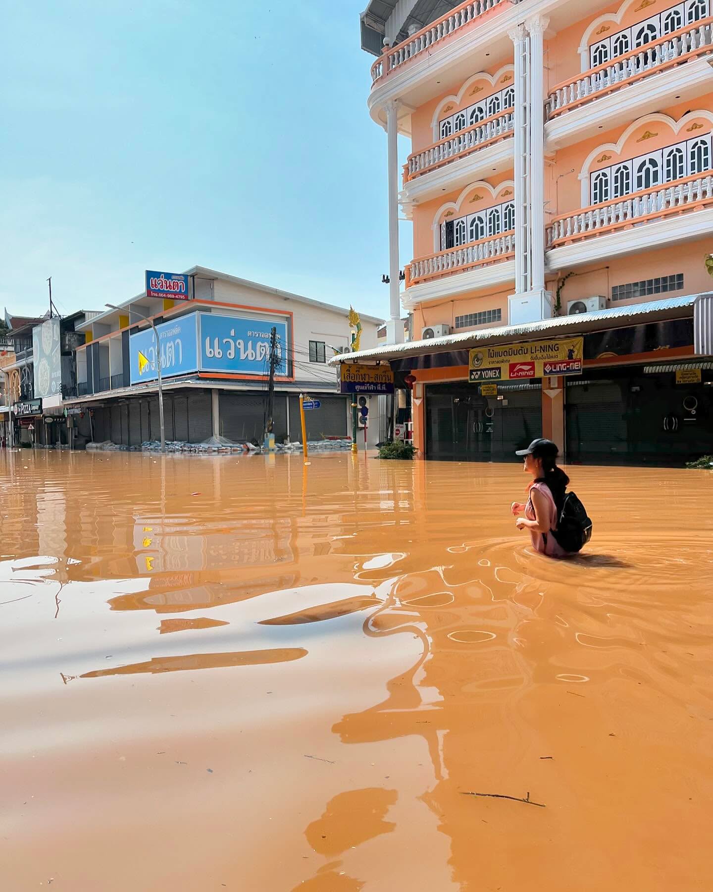 Wet ☔️
#wet #rainyseason #flooded #thailand #canwegethome #adv #fsgs #kidneytransplantrecipient
