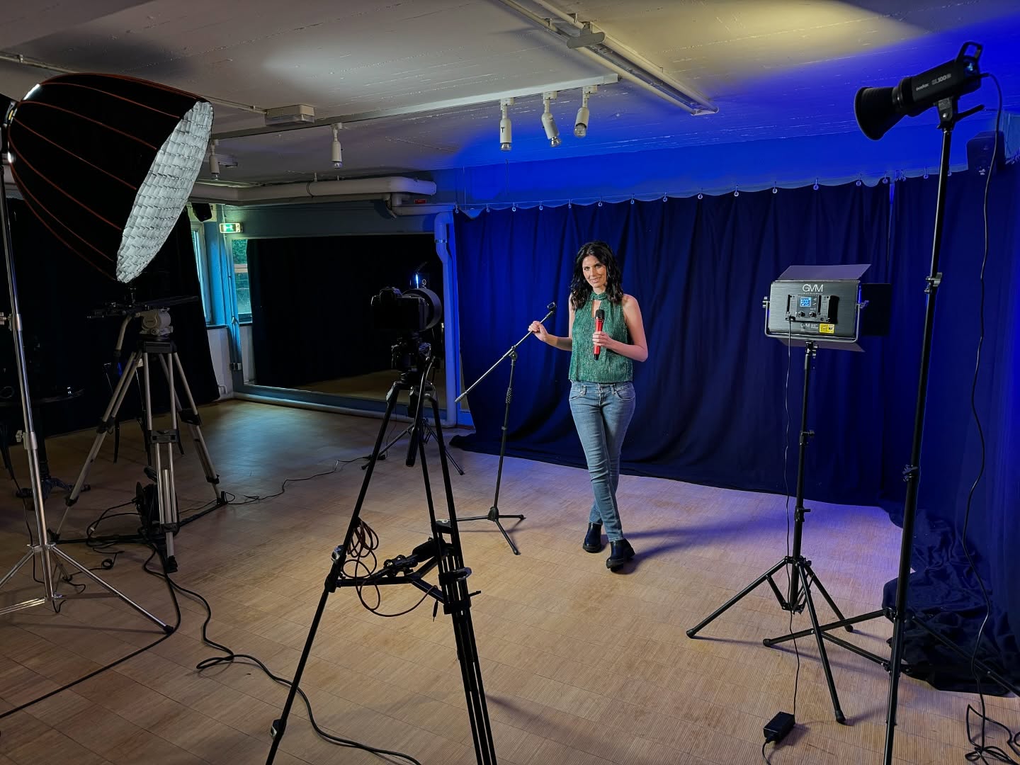 Music Video Production with the beautiful @kate.delore.official #videoproduction #musicvideos #musicvideoproduction #musicvideoproducer #videofilming #videoproducer #videofilmer #videomunich #musicproduction #videomusic