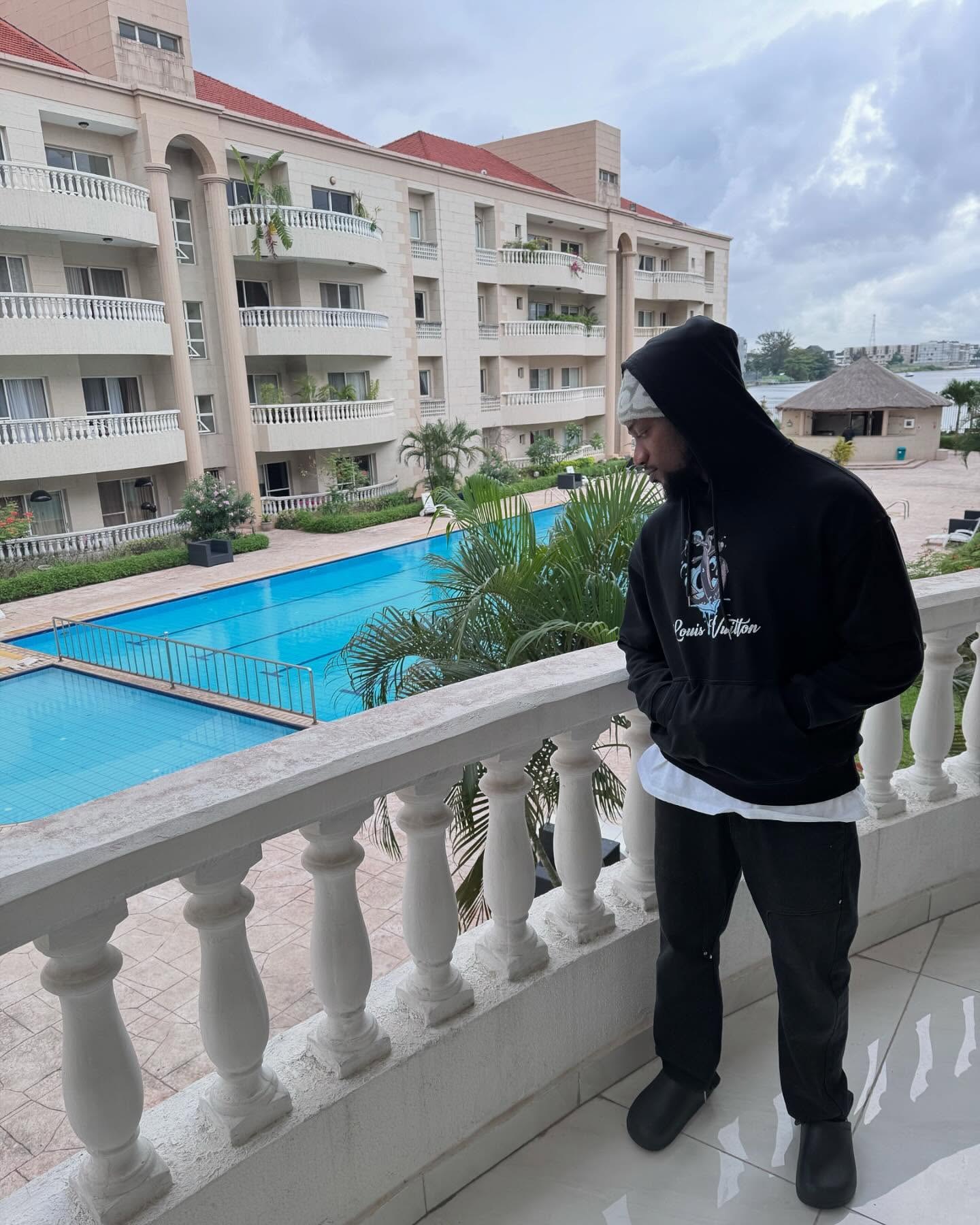 Make everybody go offline, i want to be left alone…..