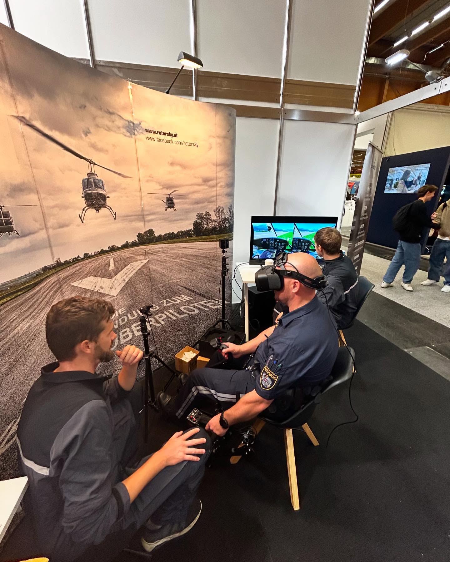 Letzter Tag auf der Berufsinfomesse in Wels – ein voller Erfolg! Wir bedanken uns bei allen, die uns besucht und sich über die Hubschrauberpilotenausbildung informiert haben. Für diejenigen, die uns verpasst haben: Keine Sorge! Ihr könnt uns jederzeit direkt kontaktieren, um alle wichtigen Informationen zu erhalten. Wir freuen uns auf eure Anfrage!
#pilot #hubschrauber #helicopter #ausbildung #berufsinformationsmesse #wels #hubschrauberpilotin #hubschrauberpilot