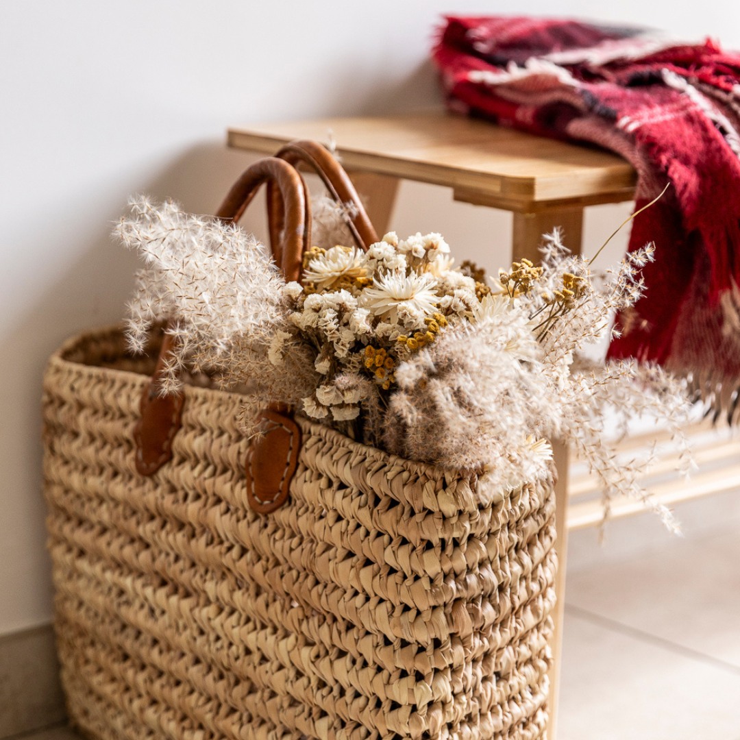 🌼✨ Hello !
J'ai une super nouvelle à partager avec toi ! Dans le dernier numéro de Ca va ta déco, il y a un article génial dans la rubrique Focus intitulé "Des fleurs d'automne pour décorer son intérieur".
🍂💐 Si tu cherches des idées pour apporter une touche chaleureuse et végétale à ton chez-toi, cet article est fait pour toi ! Les fleurs d'automne sont parfaites pour transformer ton espace en un intérieur moins impersonnel et plus vivant.
👉 Clique sur le lien en bio pour découvrir toutes les astuces et inspirations que j'ai dénichées pour toi.
Et toi tu fleuris ton intérieur ?
📷 @mlleimage
#Déco #FleursDAutomne #CaVaTaDeco #InspirationDéco