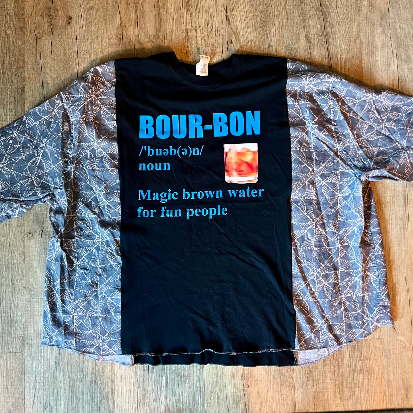 Bourbon lovers, this one’s for you! 🥃 Sip back and relax in this upcycled tee that’s as smooth and fun as your favorite glass. Handmade and one-of-a-kind, this shirt is perfect for those who know how to enjoy life. Get yours before it’s gone!
#UpcycledFashion #BourbonShirt #ReworkedClothing #HandmadeStyle #WhiskeyLovers #OneOfAKind