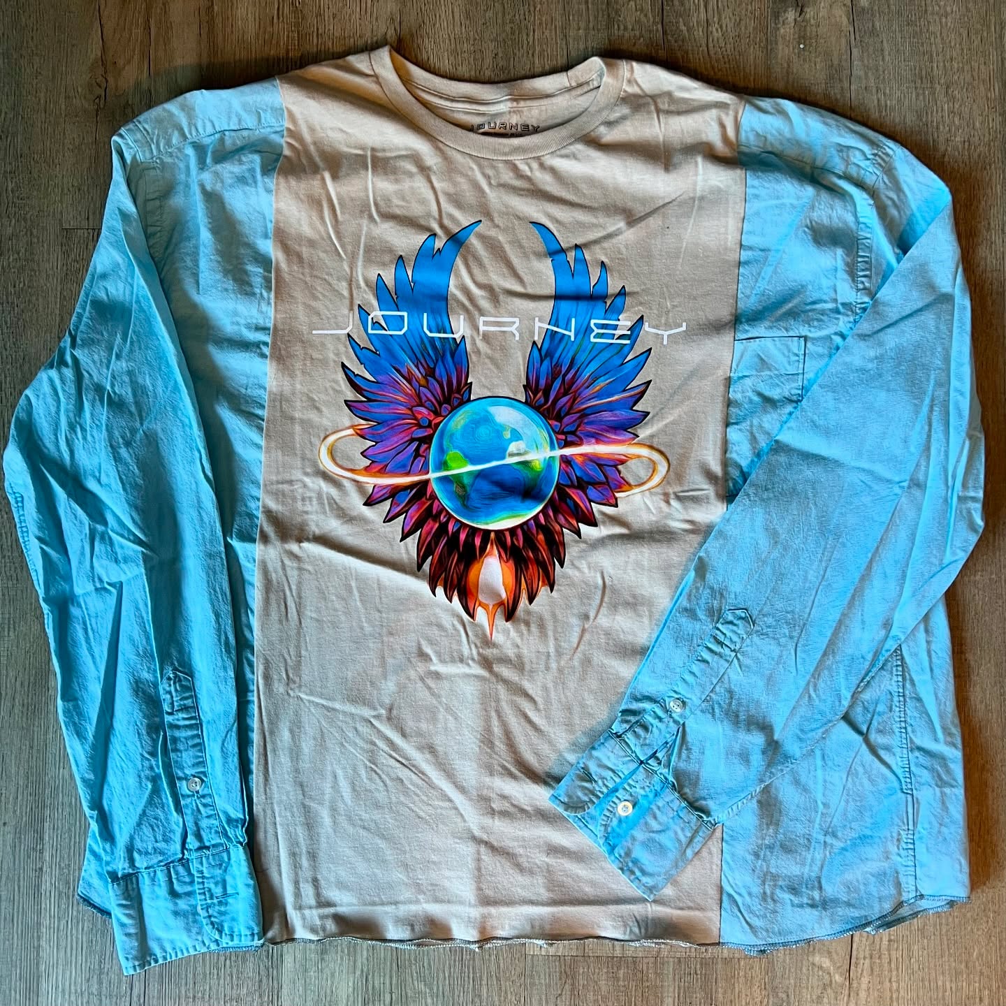 Don’t stop believing in sustainable fashion! 🚀🎶 This upcycled Journey shirt is a one-of-a-kind masterpiece, perfect for rockers who care about the planet. Handmade with love and ready to take your style on a whole new adventure. 🌍✨
#UpcycledFashion #Journey #EcoFriendlyStyle #OneOfAKind #ReworkedClothing