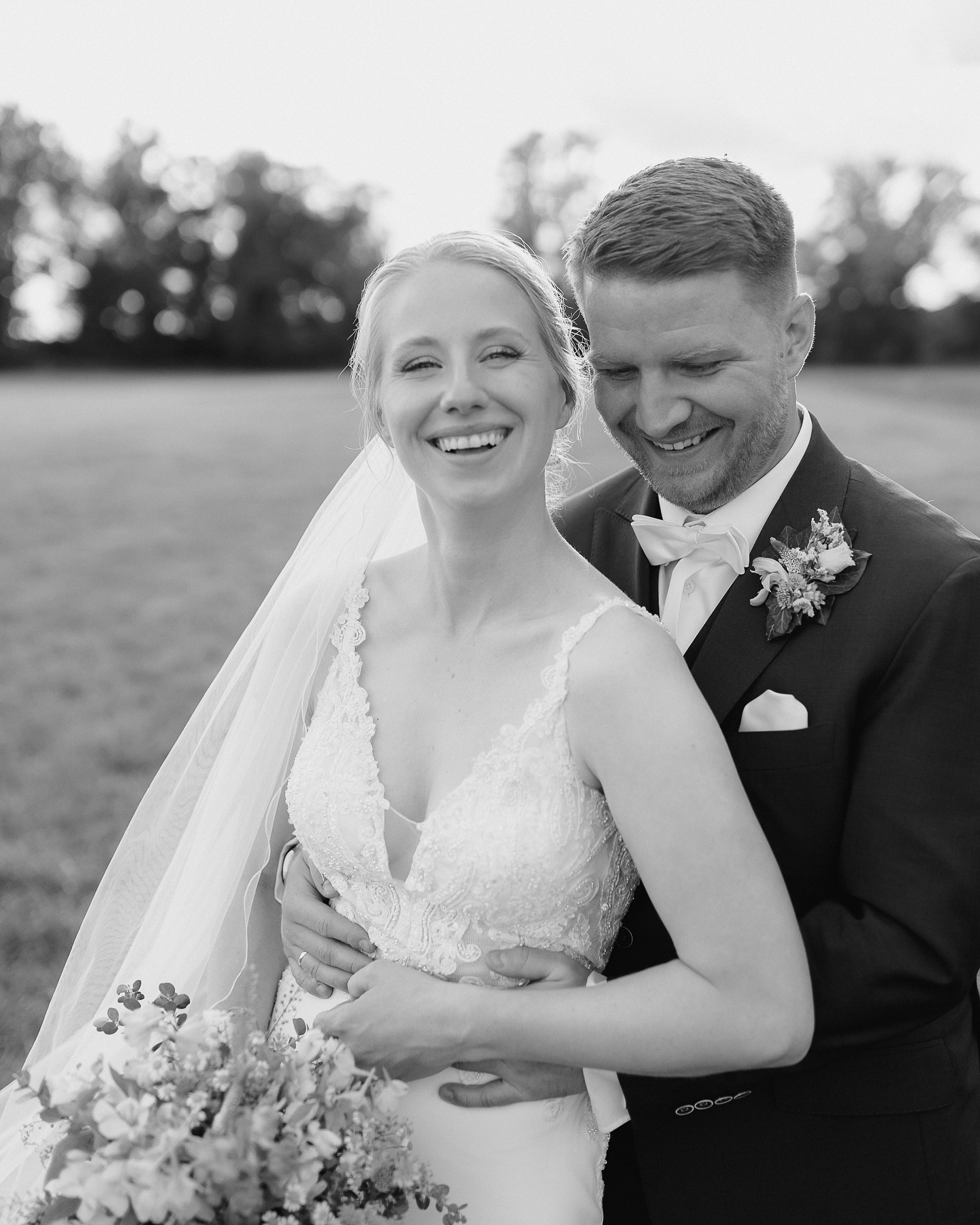 "Say, do you remember - dancin‘ in September?"
A little insight into a late summer wedding in 2023. It’s time to fill up the feed with some love again. ✨ There are a lot of weddings that I haven’t shown you yet. Stay tuned - more coming soon. Happy fall y’all!
Special thanks to the bride and groom R&D.🤍
Photography: @jenniferhenze
Videography: @carisma_media
#weddingphotography #weddingthrowback