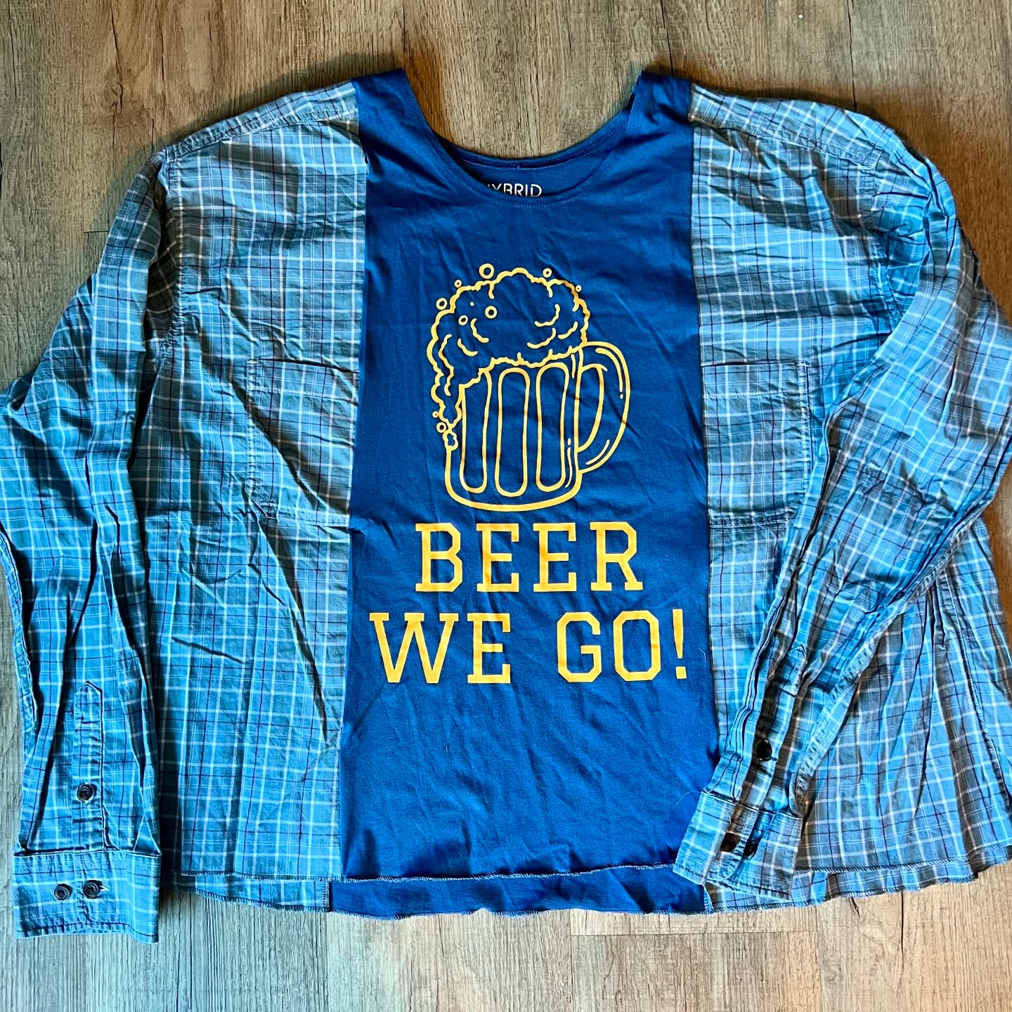 Cheers to sustainable style! 🍻 This upcycled ‘Beer We Go!’ shirt is your new go-to for a good time. Handmade and one of a kind, perfect for beer lovers who want to stand out in eco-friendly fashion. Get yours before it’s gone! 🌍✨
#UpcycledFashion #BeerLovers #OneOfAKind #EcoFriendlyStyle #ReworkedClothing