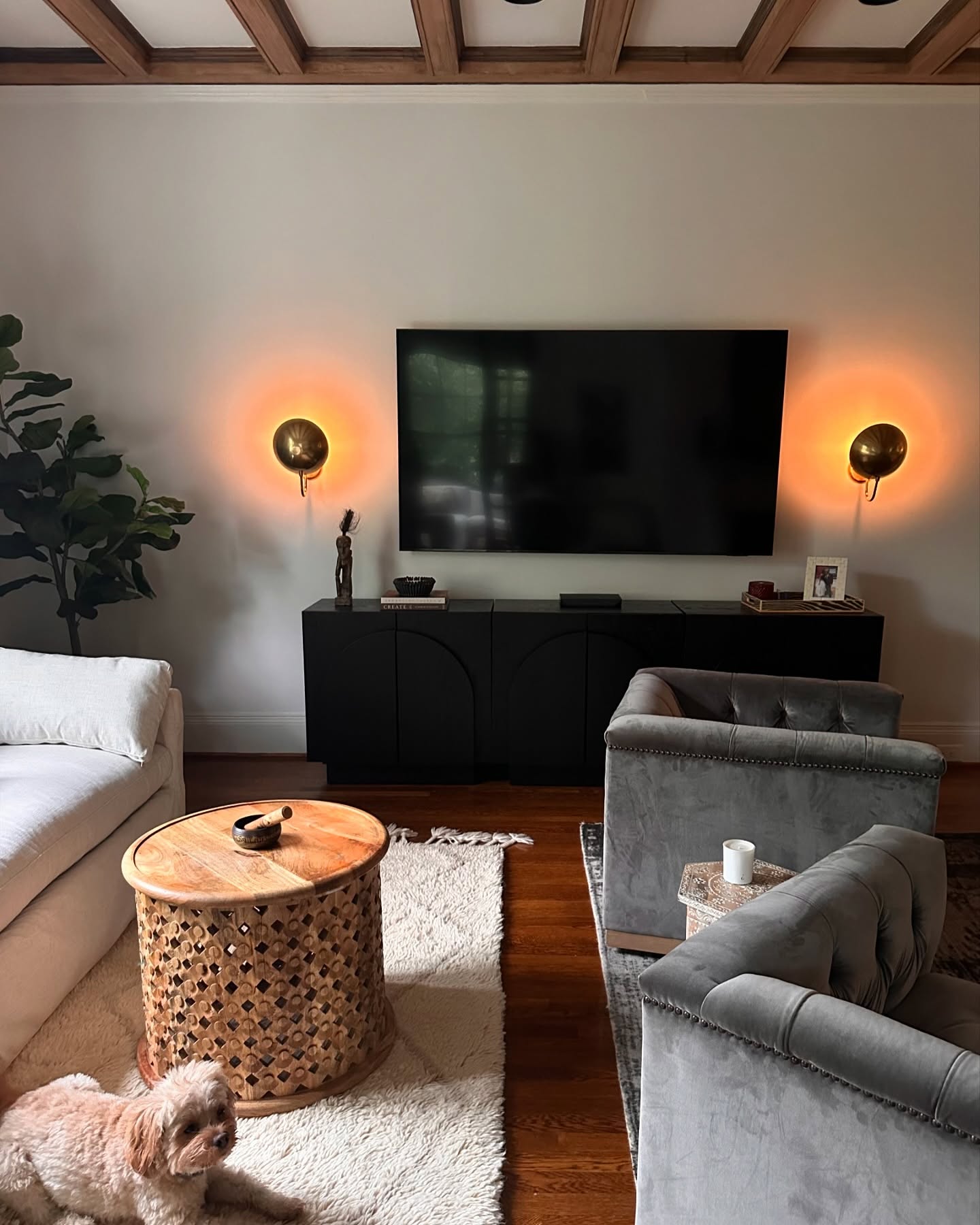 This year I’ve been all about #marginalgains & seeing major impact happen with small, incremental moves, forward, daily. The key is ‘forward’—no matter how small. This room just needed a few moves forward and what a difference! More on this room & project soon. 🙌😍🍾 #clubroadretreat @judysukelly @tkkjkddk @procor_group @sofasetcmd
#interiordesign #interiordesigner #baltimore #baltimorecreatives #baltimoredesigner