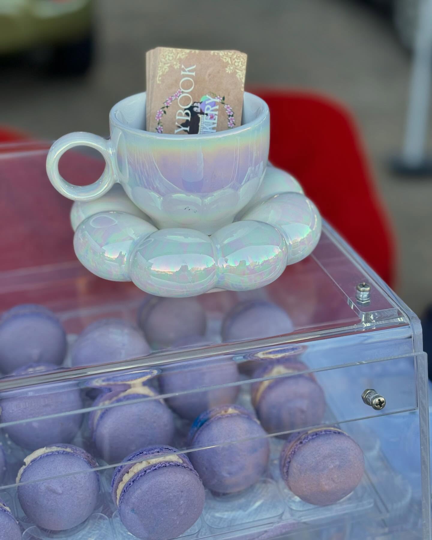 It’s Fall Y’all!🍁🍂🍁🍂 Storybook Bakery is at the Jasper Farmers Market today from 9am-1pm! Come enjoy this beautiful day with a sweet treat 😋 #storybookbakery #jasperfarmersmarket #autumn #macarons #cupcakes #cookies #dessert