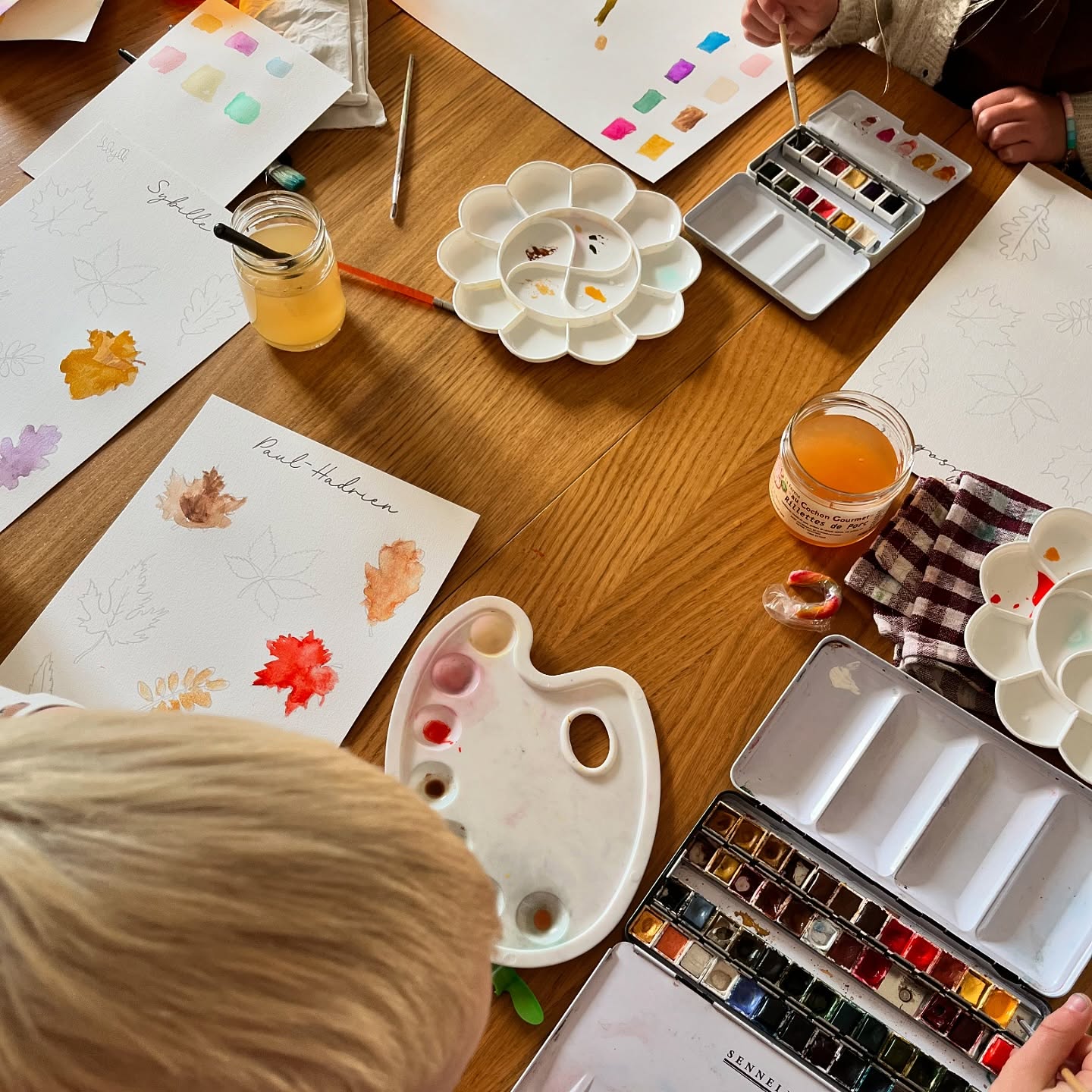 Cours d’aquarelle avec de jeunes artistes 🍁 Le thème c’était les couleurs de l’automne !
@christelle_lecturesandco #lapalatinedraws #lapalatine #lapalatineboutique #versailles #versaillesmaville