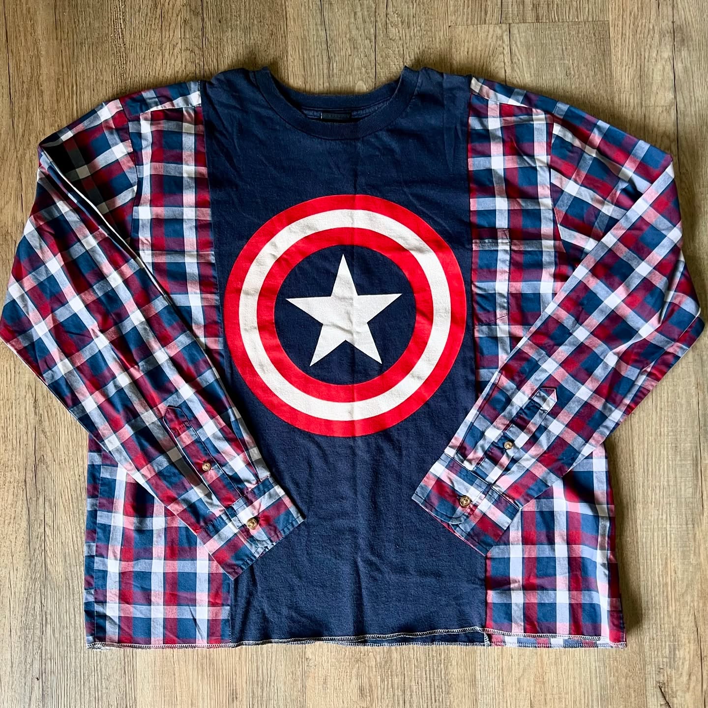 Suit up with these one-of-a-kind Captain America shirts! 🇺🇸 Handcrafted from thrifted finds, they’re the ultimate blend of sustainable fashion and superhero style. Ready to save your wardrobe (and the planet)? Grab them before they’re gone! ♻️
#UpcycledFashion #CaptainAmerica #reworkedclothing