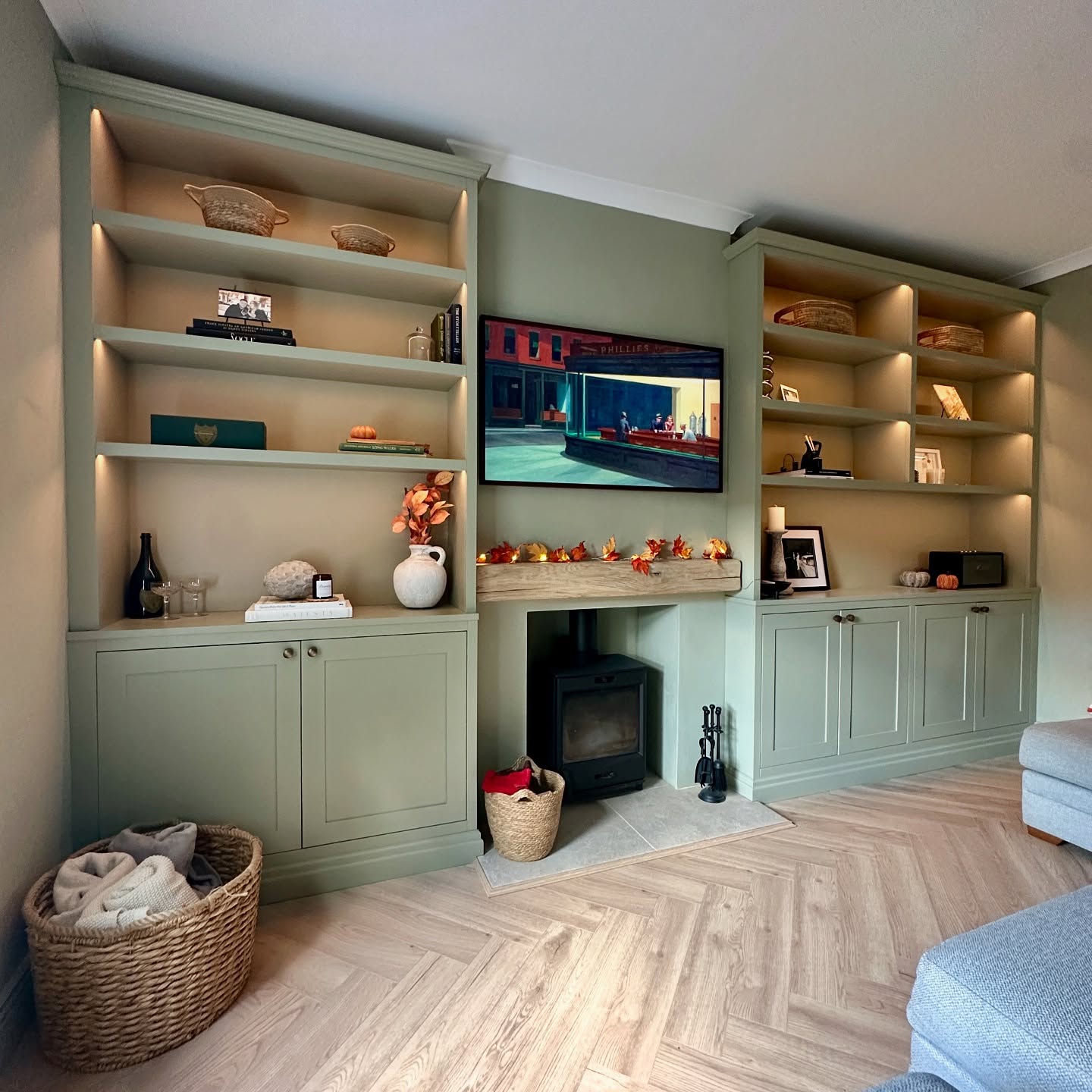 Autumn is upon us 🍂 🍁 🍂
From the outset, our clients had a clear vision for their front room renovation. We were thrilled to bring their ideas to life, with our handcrafted bespoke alcove units becoming the main focal point of the space.
Expertly styled by the client, these units make a stunning statement. I simply can’t get enough of how they turned out!
Finished with @symphonycoatings_ in @farrowandball French Gray, they perfectly complement the season’s cozy, inviting vibe.
Using @finsauk hidrofugo throughout.
Do you think we pulled it off…….?
#interior #interiordesign #decor #design #style #stylish #designer #handmade #bespoke #alcove #autumn