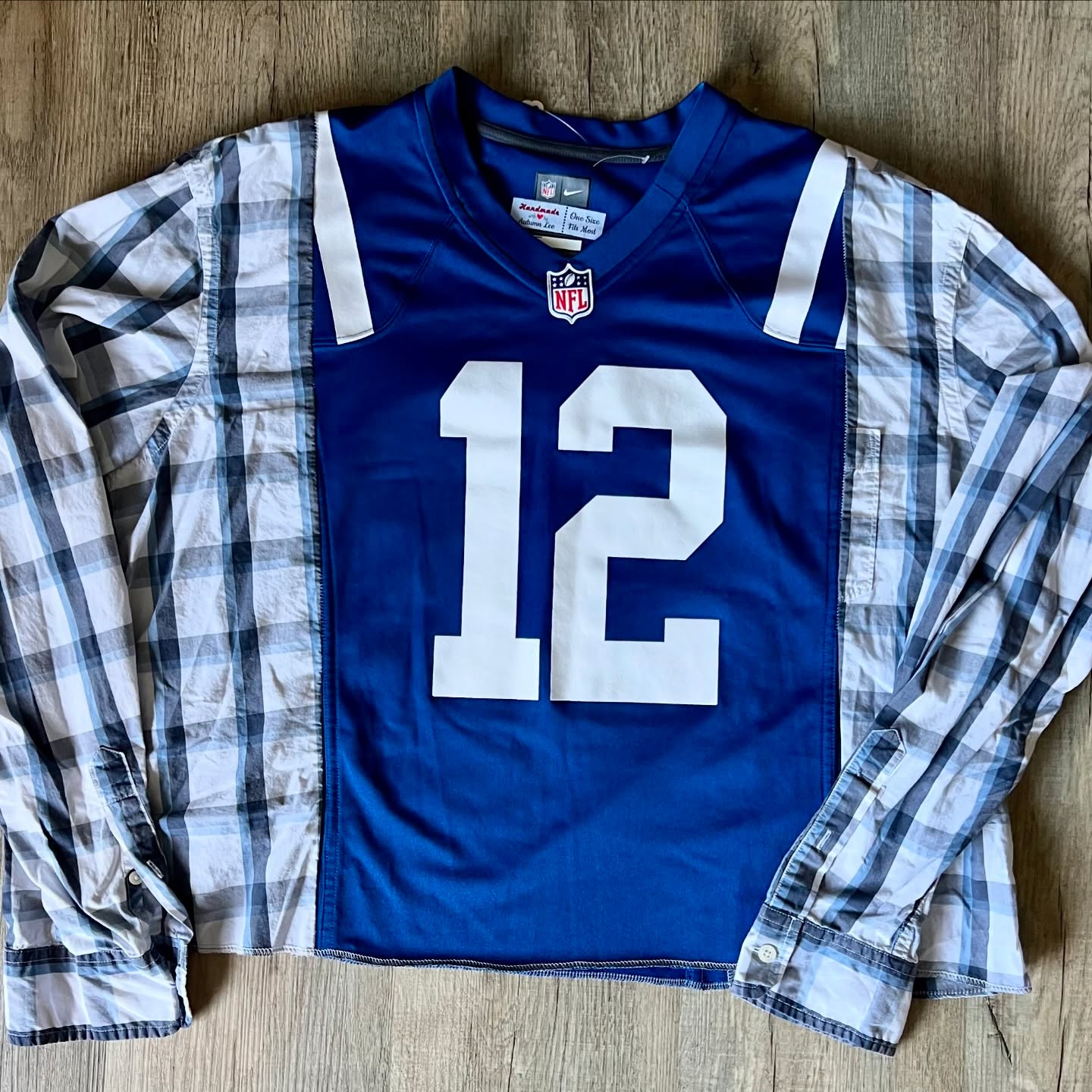 Score big with these one-of-a-kind Andrew Luck jersey upcycles! 🏈 Handcrafted from licensed clothing, they’re a winning blend of Colts nostalgia and sustainable style. Perfect for any true fan looking to add a unique piece to their game day lineup. Grab one before they’re retired
#UpcycledFashion #AndrewLuck #IndianapolisColts #reworkedclothing
