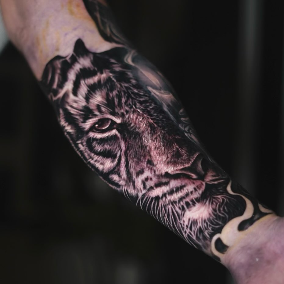 #blackandgreytattoo #inkedup #trending #tampatattooartist #tigertattoo #animaltattoo #realismtattoo #tatted #tattoo #brandontattoos inklovers