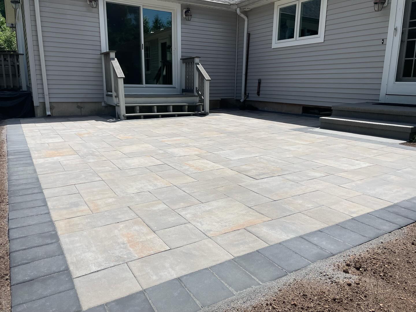 Nicolock Stone Ridge XL Pavers With Rustico 6x9 Raven Border.