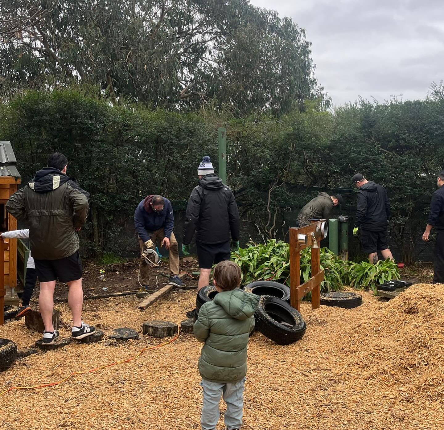 BIG THANKS - The kindergarten was busy this weekend with our latest working bee 🐝 Thank you to everyone that pitched in to clean up the outdoor area. It looks amazing!!