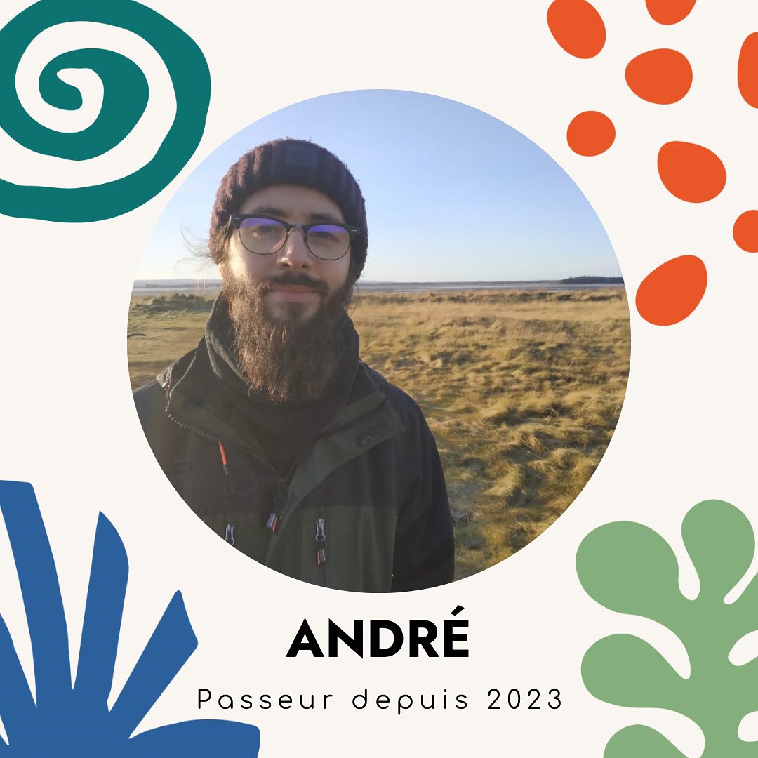 ✨💚 Rencontrez André, vidéaste enthousiaste et créateur de ponts chez Les Pas Sages ! 📽🌱
André a été marqué depuis son enfance par les récits inspirants de Findhorn. Il a grandi en nourrissant en lui la foi inébranlable d’une vie alternative. Aujourd’hui, il incarne pleinement ce changement et utilise sa caméra comme un puissant instrument pour éveiller la conscience collective à la “coopérance” et apporter sa contribution à la création d’un nouveau monde. 🌍💫
Mais ce n’est pas tout. André est également un acteur engagé au sein du Global Ecovillage Network, une organisation qui vise à connecter et soutenir les écovillages à travers le monde. il contribue à la mission d’éduquer et d’inspirer le monde sur les écovillages, tout en favorisant la croissance de ce mouvement de résilience afin de faciliter la création de communautés durables. Il croit fermement en leur pouvoir de transformer notre société. 💚✨
André a parcouru de nombreux écovillages, s’imprégnant de leurs histoires et de leur sagesse. Finalement, il a trouvé sa place dans l’écolieu où réside Mika, et il apporte désormais sa contribution au développement de cet endroit inspirant. Son amour pour la coopération et la création d’un monde harmonieux se reflète dans chaque image capturée par sa caméra. 🌿🎥
Rejoignez André dans cette aventure de transformation et laissez-vous inspirer par son regard unique. Des histoires captivantes, des moments de partage et d’émerveillement, la coopérance vers un avenir meilleur. 💫🤝
#GlobalEcovillageNetwork #Écovillages #CommunautésDurables #Inspiration #Résilience #Coopération #NouveauMonde #Caméra #écolieux #lieuxdeviecollectifs #oasis #lespassages #cooperative #participation #ecovillage #habiterautrement #contribution #ecologies #vivreautrement #sascooperative #BienVivreEnsemble #CoopérativeHabitants #Coopérance #Solidarité #habitatcollectif