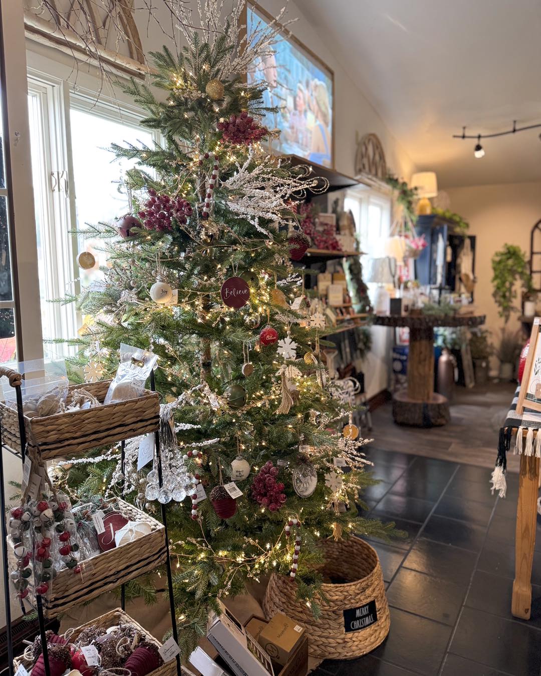 🎉✨ It’s our Holiday Open House day! ✨🎉
We’re here until 5 pm, and there’s so much to see and do! Shop our newest holiday stock, spin the wheel for a chance to get up to 30% off, and enjoy a treat while you browse — cookies from Fannitas Bakery, plus hot cocoa and cider on us! 🍪☕️
Catch a glimpse of our DIY craft kits and all the cozy holiday vibes. Stop by to kick off the season with us! 🎄