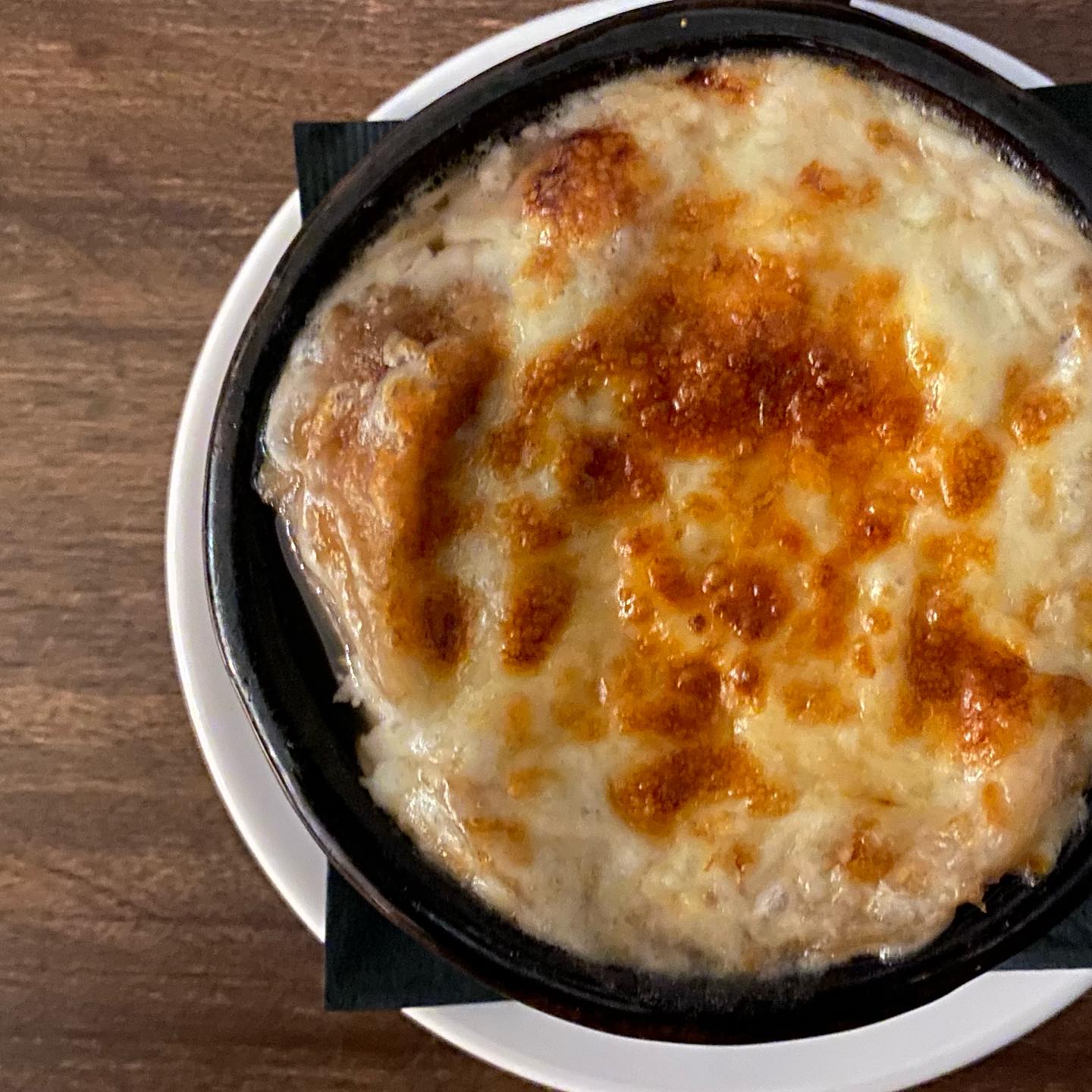 Février, le mois de soupe à l’oignon…
@petitbaravin
February is French Onion Soup Month…