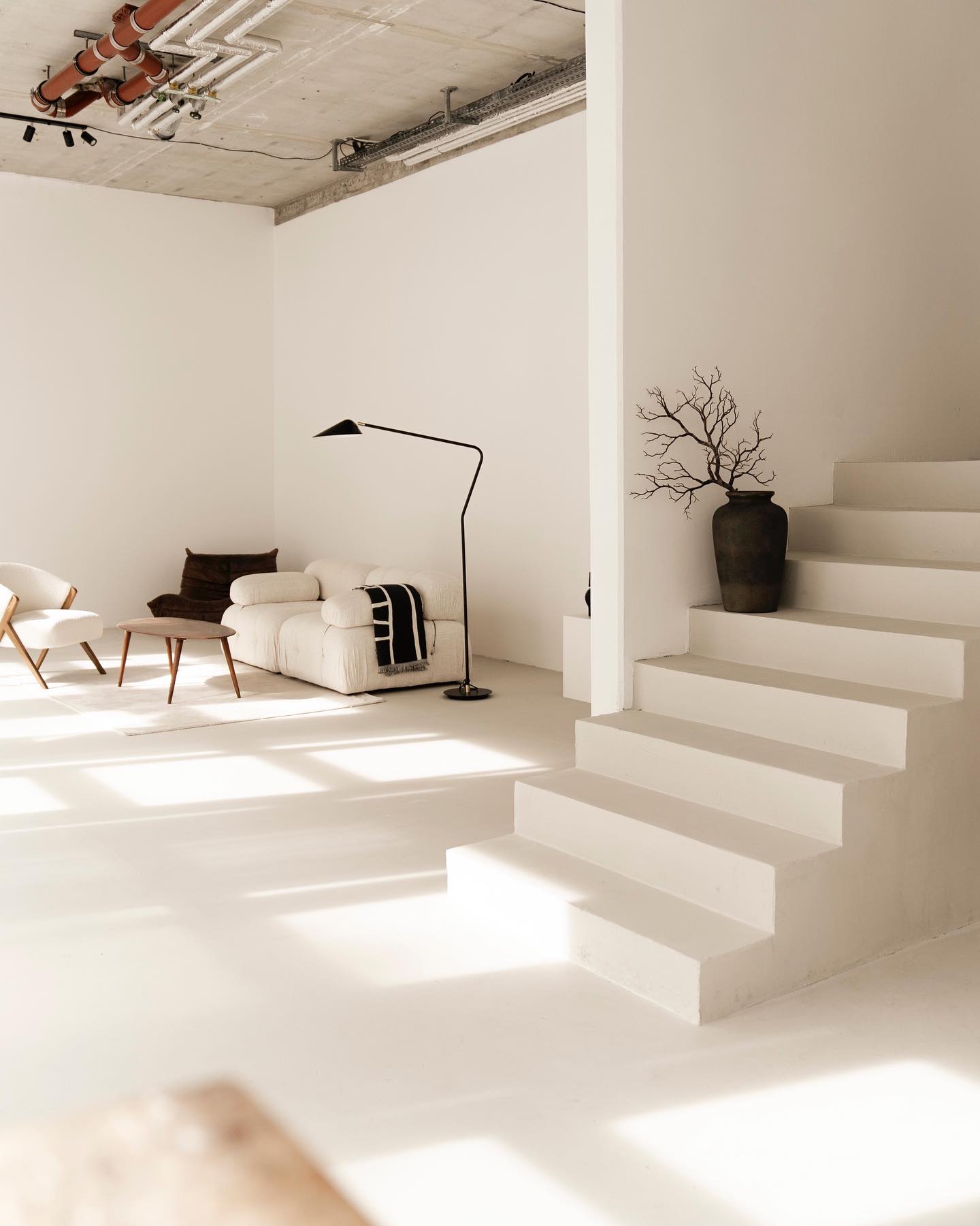 Welcome to Lounge Studio.
Located in the lovely Berlin, Prenzlauer Berg it’s ready for you to implement your visual ideas.
We can’t wait to see your results 🤩
#photostudioberlin #berlinphotostudio #loungestudio #loungestudioberlin #berlinstudio #loftstudio #stairs #interiordesign #interior #mietstudio #rentalstudio #rentalstudioberlin