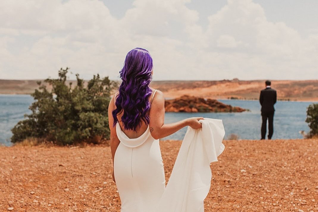FIRST LOOK - breath taking, heart stopping 💜
.
.
Photo: @kelscallister
Hair: @lundhairco
Makeup: @beautybyluvi
Planning: @poppylaneevents_st.george
Design+Decor+Florals: @poppylaneevents_st.george
.
.
#stgeorgeweddingplanner #poppylaneeventsstgeorge #wedding
#southernutahweddingplanner#zionwedding #firstlook #utahweddingplanner