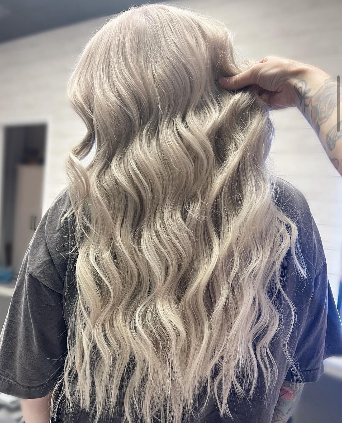 Long hair, don’t care! 💁♀️✨ Did you know? Tape-in hair extensions are lightweight and blend seamlessly with your natural hair for a flawless, lengthened look! #HairGoals #TapeInExtensions
.
Extensions installed by @blondedbykatie
Color by @brittanyleeeehair