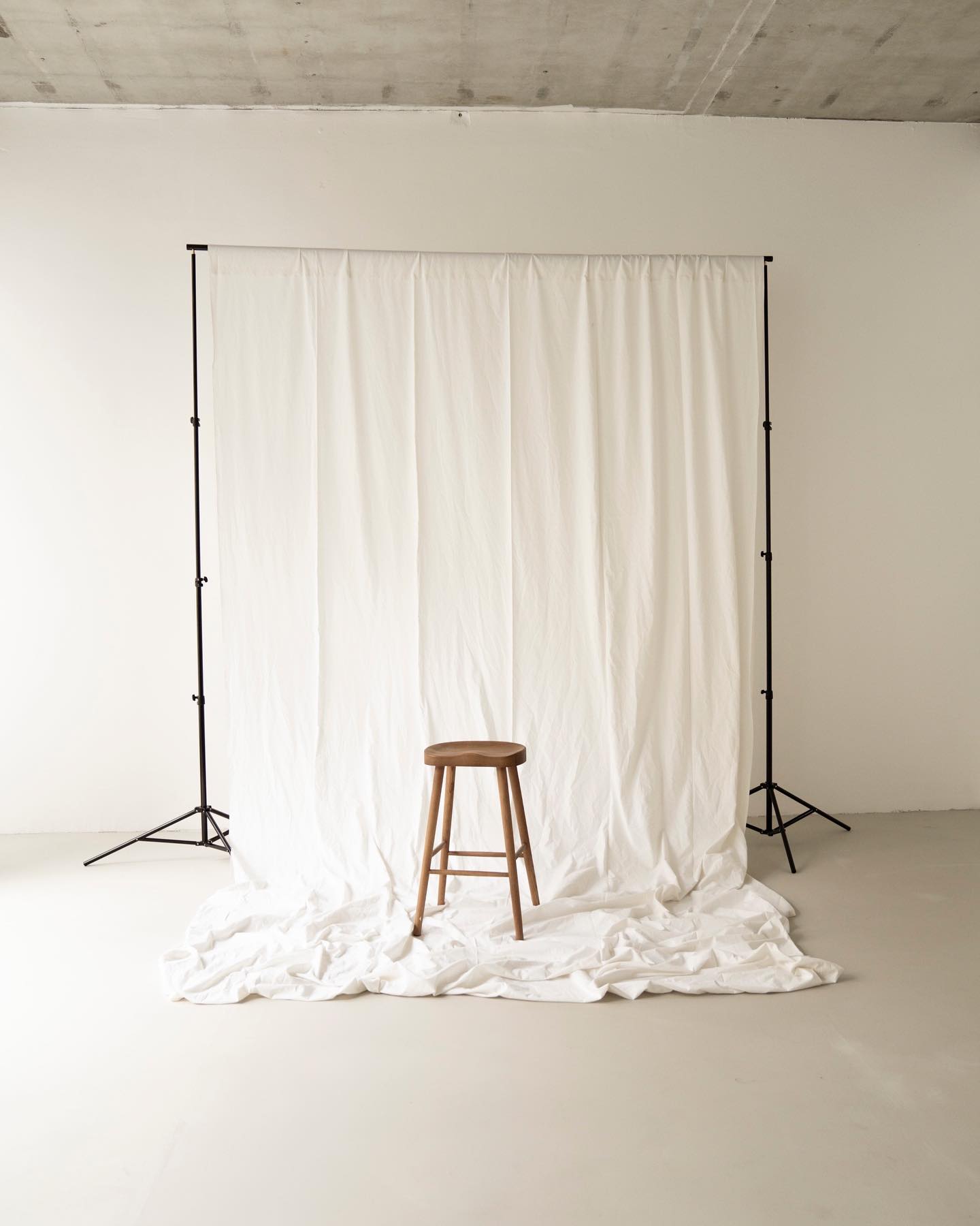 Our beautiful white muslin background is also a rental option, waiting for your ideas. Who would you like to portrait here?
#rentalstudio #loungestudioberlin #loungestudio #berlinphotography #photostudioberlin #fotostudio #fotostudioberlin