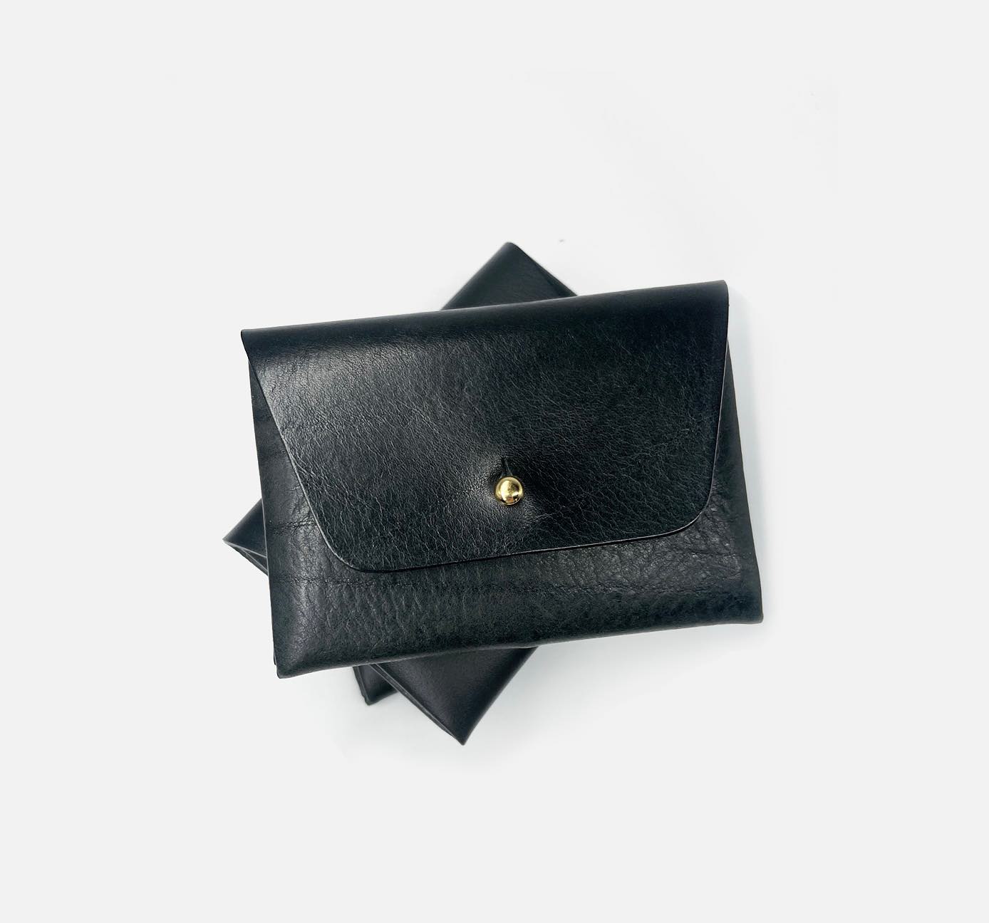 treat yourself with some durable you are carry along daily 🖤
#täglicherbegleiter #täglichbeimir #vegetabletannedleather #handmade#portemonnaie #pocket #geldbeutel #geldbörse #handmadeingermany #handmadeinsaarbrücken #saarbrücken #saarbrooklyn #zaell #zaell_official