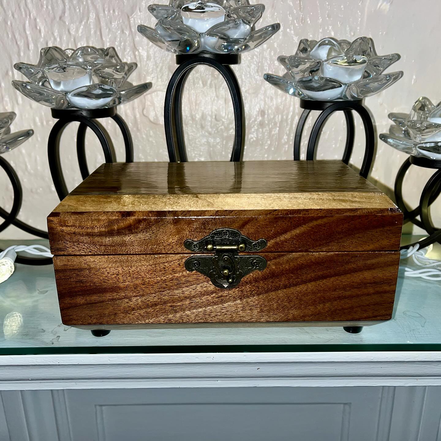 NY Ambrosia Maple top and bottom with Black Walnut sides. Old world hardware and super hard urethane trim out the piece. This example doesn’t have engraving but we offer engraving on the top of each box as a free add on option! #woodworking #keepsakebox