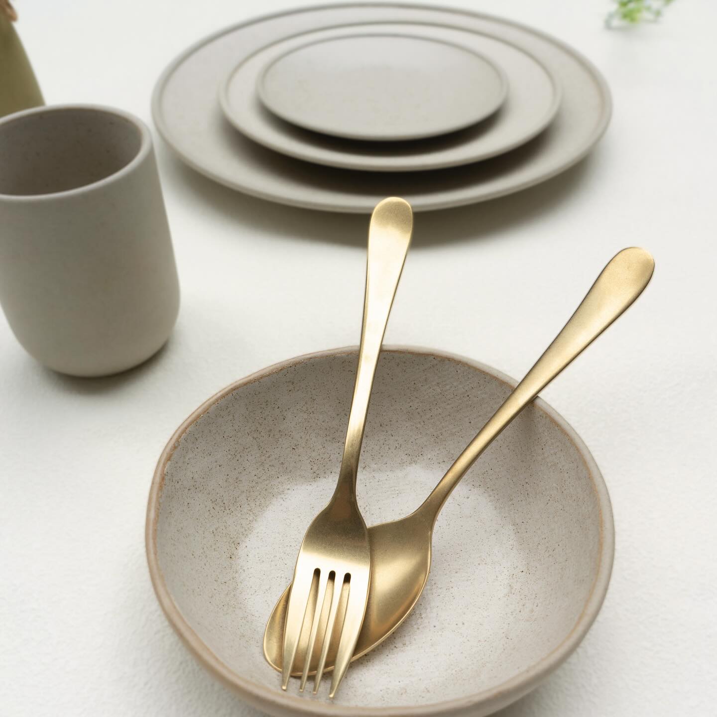 Rise and shine!☀️Start your day with the perfect bowl from our Night & Day collection paired with our Eleanor flatware set.
Elevate your breakfast experience with a touch of Don Bellini.
#breakfastvibes #kitchengoals #tablescapes #tableware #cerealbowl #donbellini #bowls #nightandday