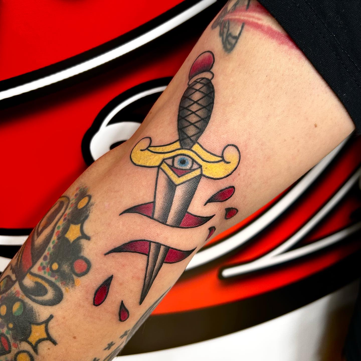 Traditional flash piece by our apprentice Cat yesterday, she is available for walk ins until 6pm today 50% off her original flash!