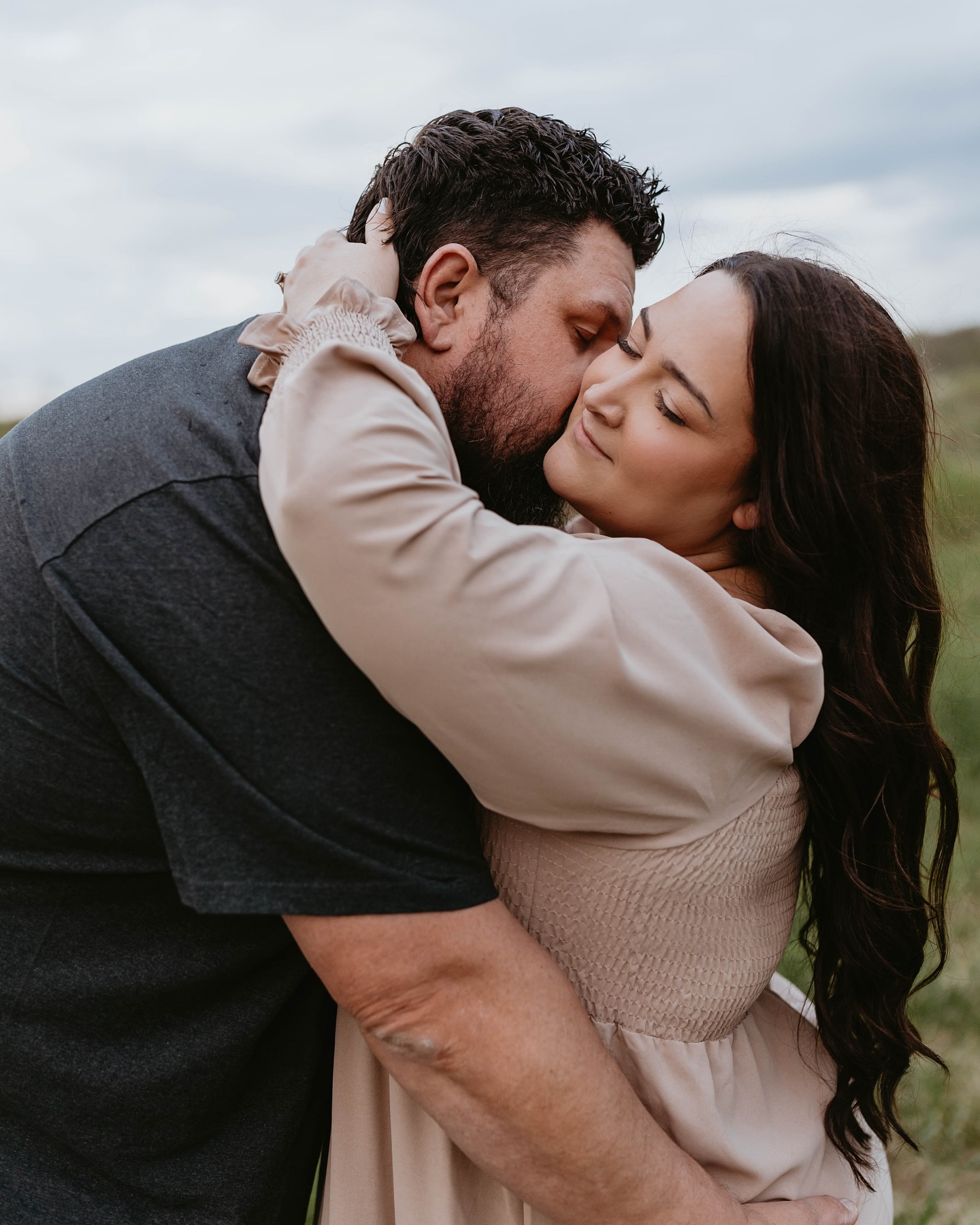 The skies turned moody and it drizzled for 10 seconds, the bride to be’s nail ripped off requiring a bandaid on her freshly manicured hand, yet magic was created, laughs were had and we managed to dodge Pepé le pew. It’s all the moments that make the session beautiful.
Makeup done by the amazing @thebeauty__hive