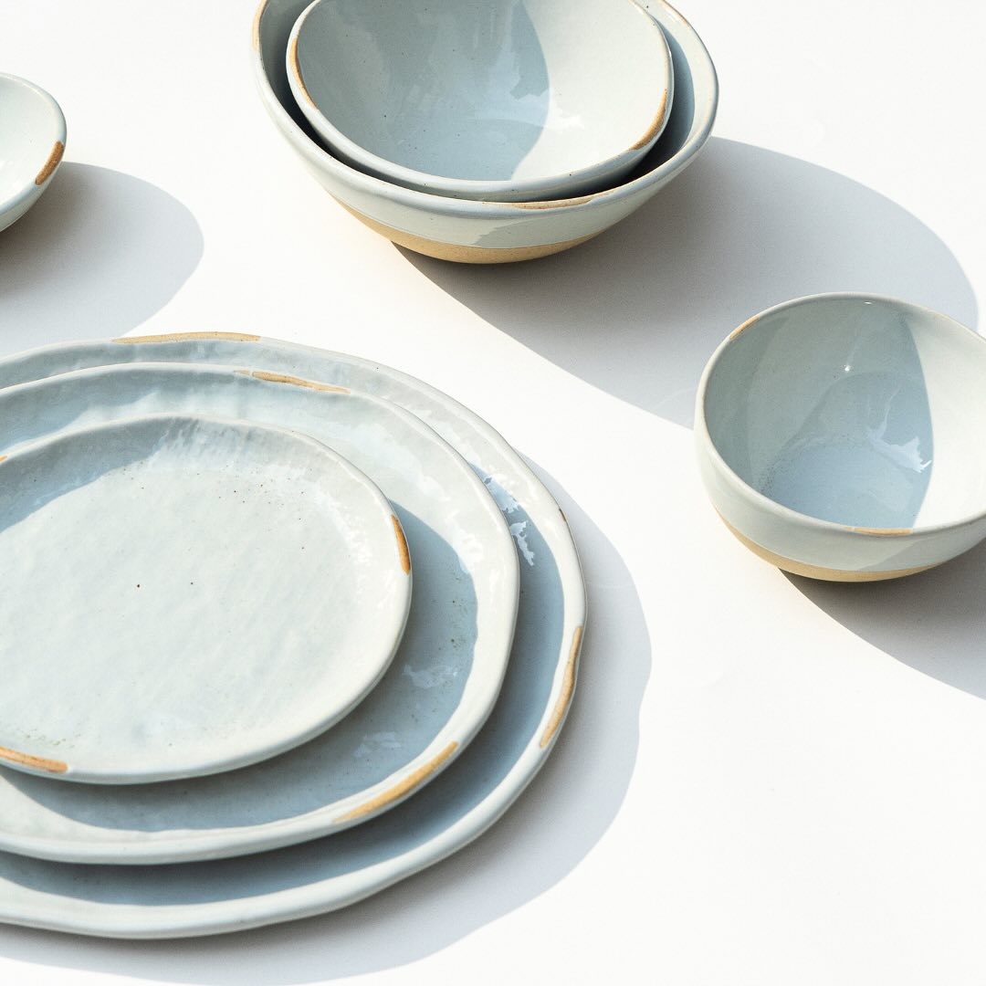 Embrace the serenity of nature with our Craftstone collection. The ethereal half glaze and organic shapes exudes a calmness and a sense of tranquility. Create memorable moments around your table with Craftstone in Beacon Grey.
#donbellini #craftstone #tableware #porcelain #ceramics #dining #dinnerware #kitchen #chefs #interior #modernceramics #tablescape #plates #bowls #premium