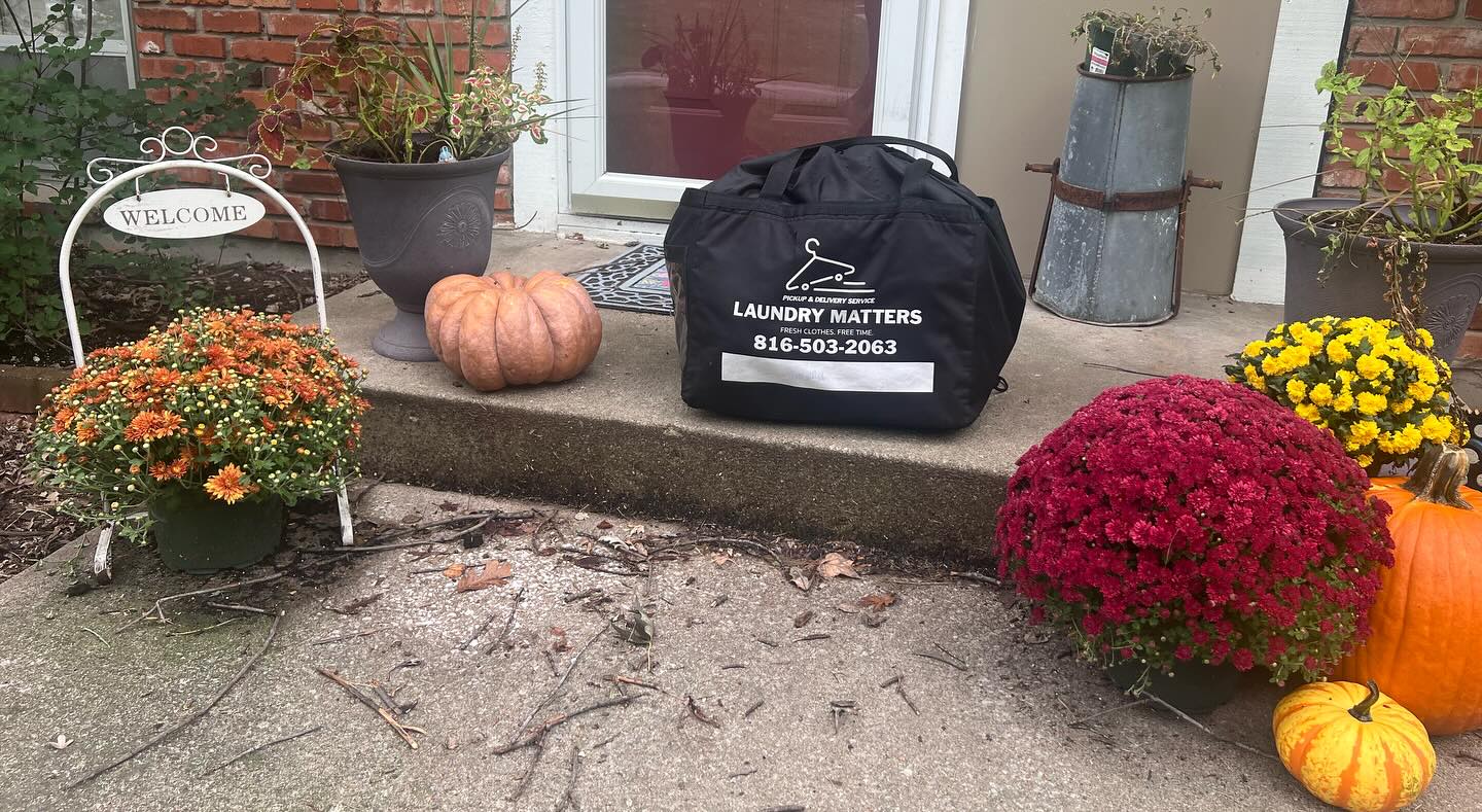 A perfect morning for a laundry delivery! 🧡🍂☕️🎃
Leave the laundry for us to do and go out and enjoy the beautiful fall weather with loved ones.
Contact us today to schedule your pick up!