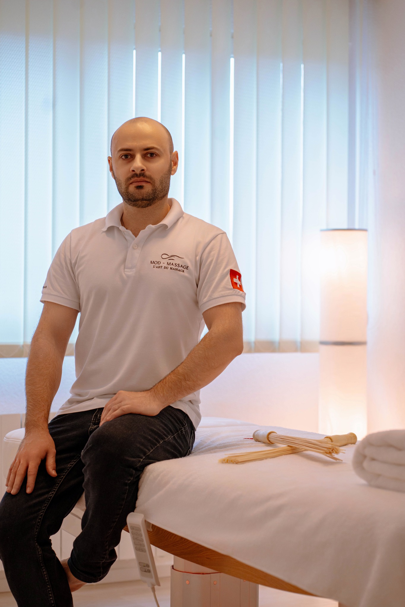 📌 Le massage est un dialogue construit sur le langage de votre corps et des mains du maître masseur.
Je m'appelle Alexandru, je suis massothérapeute dans la ville de Fribourg. En tant que professionnel de la massothérapie, je maîtrise un large éventail de techniques et vous propose différents types de massages selon vos demandes et besoins.
Si vous avez du mal à choisir le type de massage qui vous convient le mieux, contactez-moi en message privé, et je vous fournirai des informations détaillées
#topmassage #massageswitzerland #massagefribourg #fribourg #relaxmassage #alexmodvala