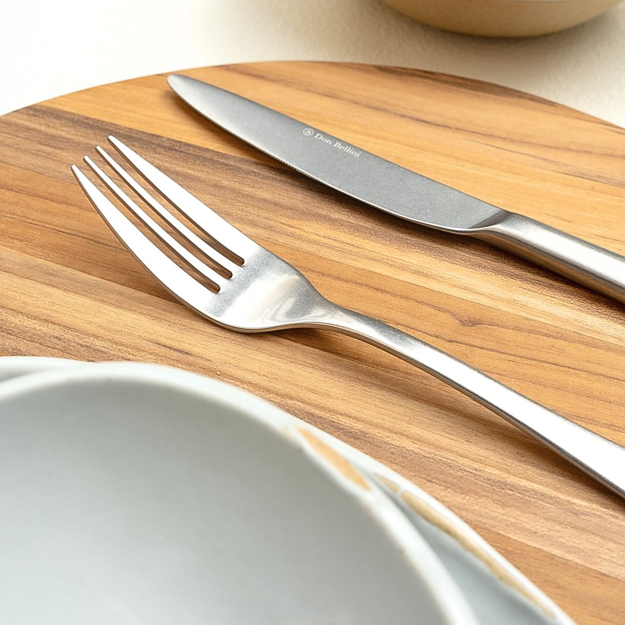 Add a touch of vintage elegance to your tabletop with our Eleanor Stonewash Silver Flatware. High quality, durable and low maintenance.
#flatware #tabletop #donbellini #cutlery #plating #modernceramics #kitchenware #silverflatware #tabledecor #dinnerware #porcelain #knife #fork #ceramic #dining #silverware #design #handmade #tablescape #tablesetting