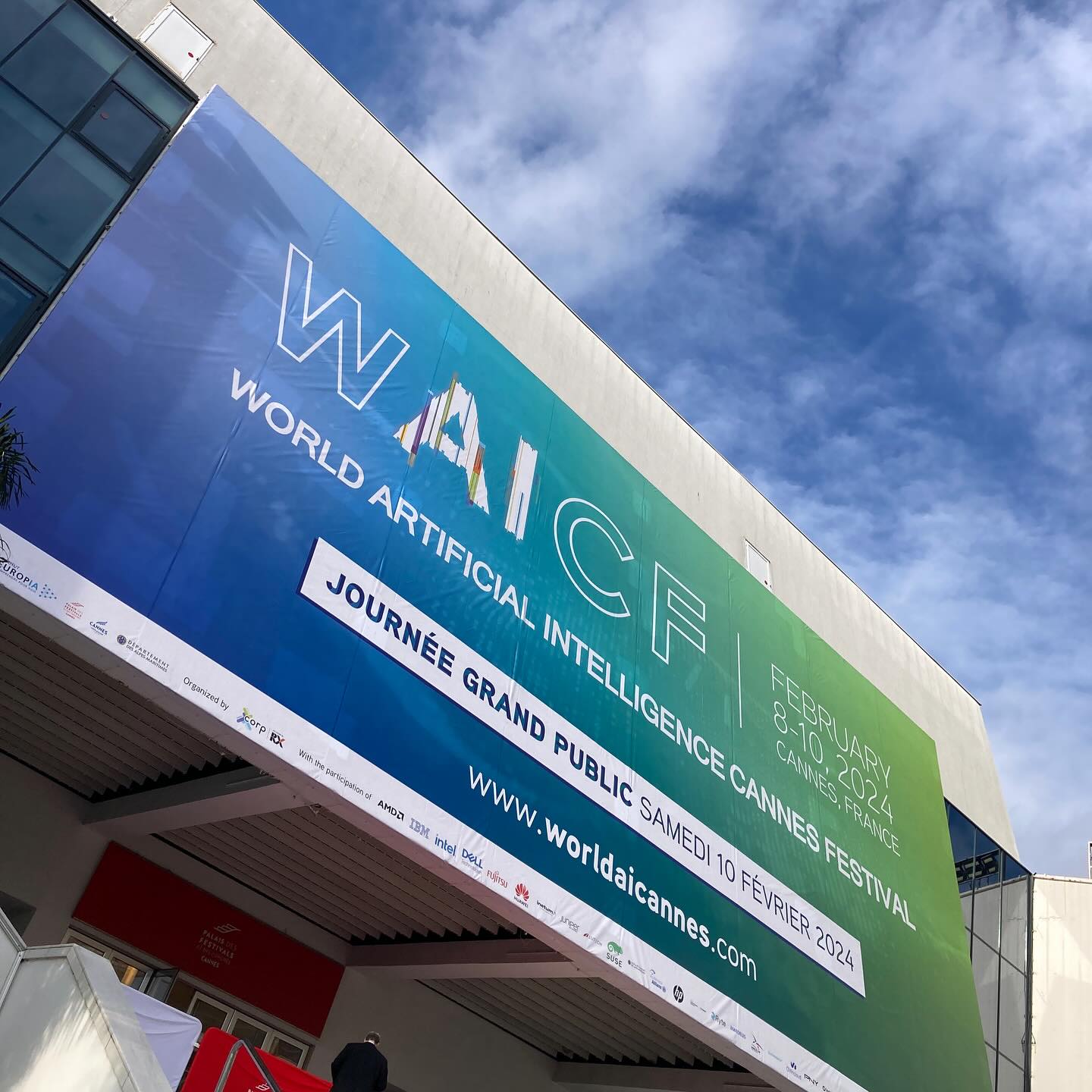 Nouvelles perspectives… Le WAICF à Cannes.
.
#easedesigners #ia #ai #waicf #cannes #inteligenceartificielle #artificialintelligence #robot