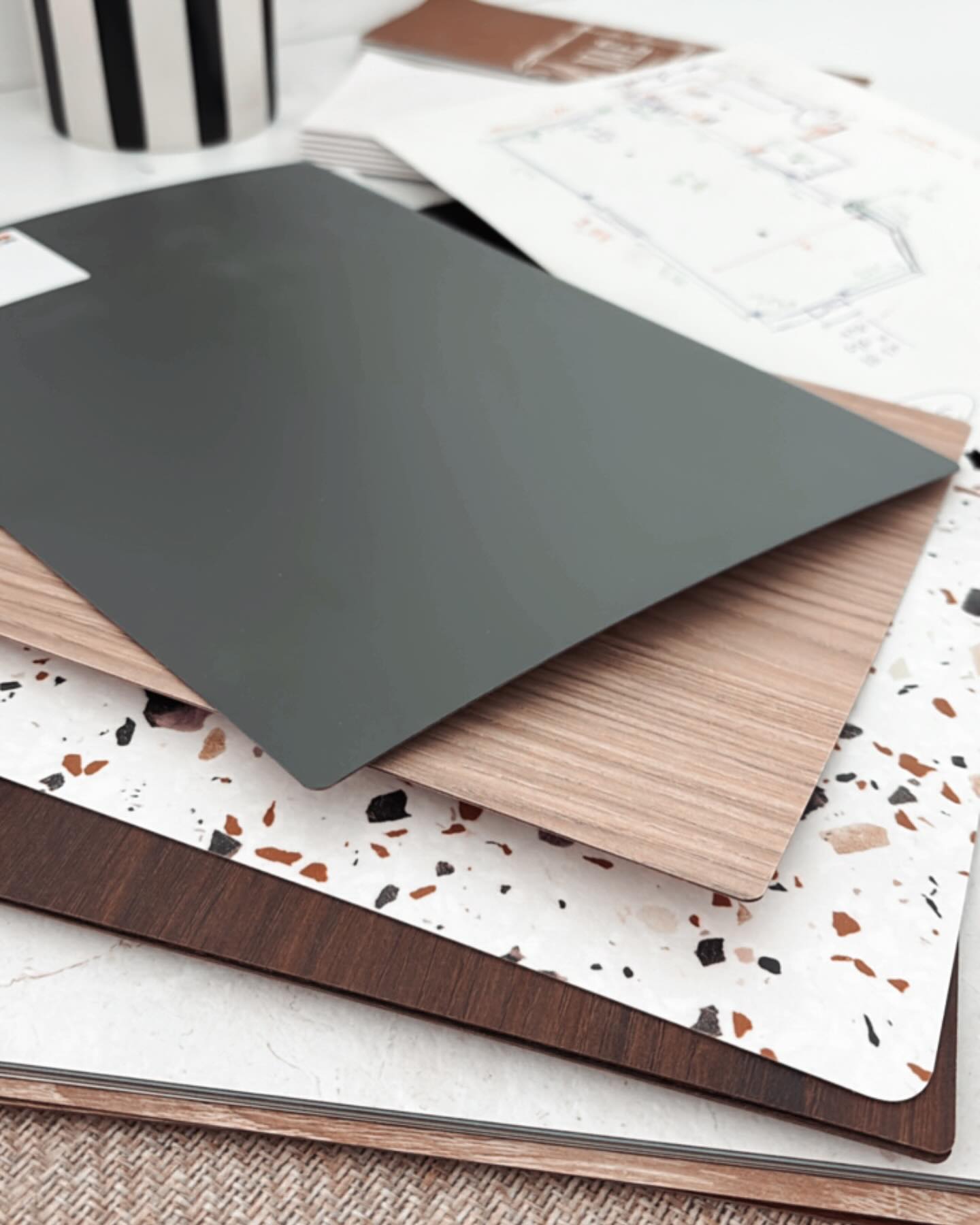 Concevoir, imaginer…
Je sélectionne les matériaux de vos futurs projets…
La création d’univers personnalisés est à chaque fois un nouveau challenge. Une grande responsabilité, un travail de recherche qui vous permettra de vous épanouir dans un intérieur bien pensé selon vos envies de matières et de couleurs.
.
Quels sont vos envies matières et couleurs en ce moment?
.
.
.
#DesignIntérieur #Au50bis #Décorationinterieur #Décoratricebordeaux #architecteinterieur #MobilierSurMesure #RénovationIntérieure #SatisfactionClient #InspirationIntérieure #InteriorDesign