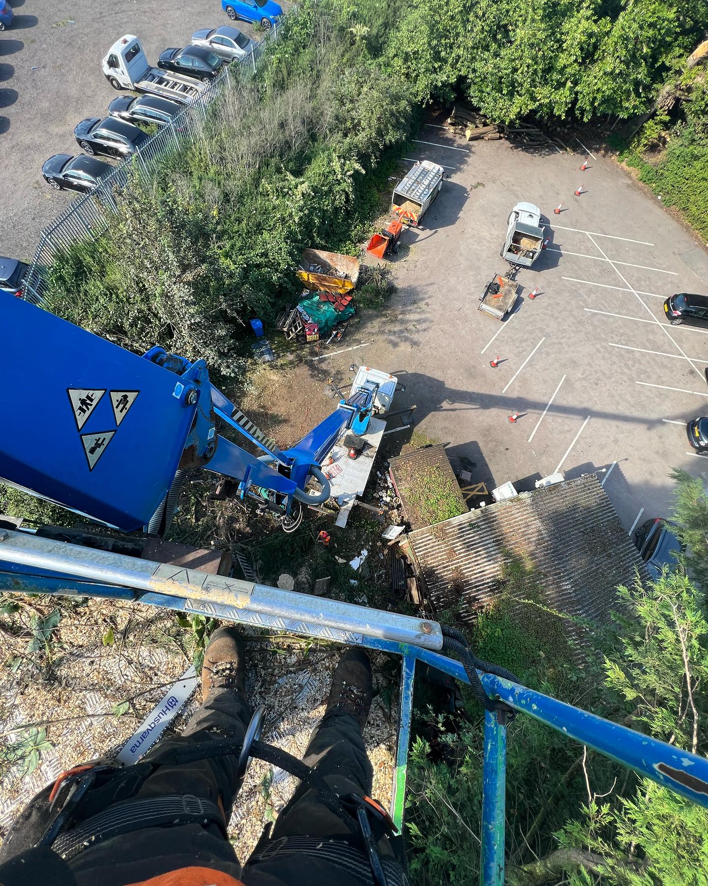 What a mega effort by everyone on this job. 18 loads of woodchip and 3 timber lorry loads of wood taken away. 🪵🌳👷🏼♂️💪🏼 #amgroundmaintenance #norwich #norfolk #norwichbusinesses #norfolkbusiness #norfolkbloggers #edp24 #arb