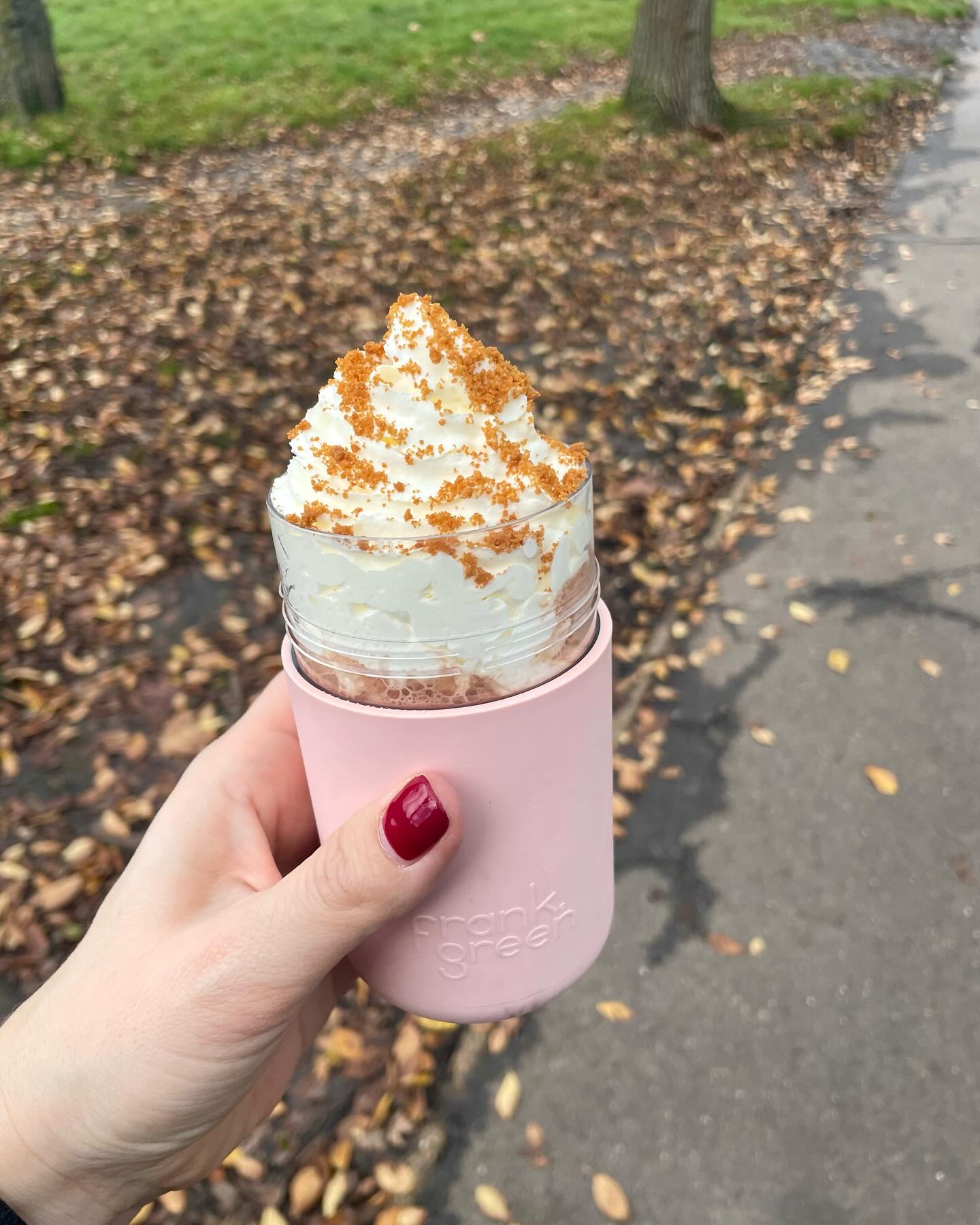 Christmas has arrived!🎄
Warm up and get into the festive spirit with our delicious winter drinks, including Toffee Fudge Latte, Peppermint Candy Hot Chocolate, and a Spiced Apple Warmer.
Which one will you try first?