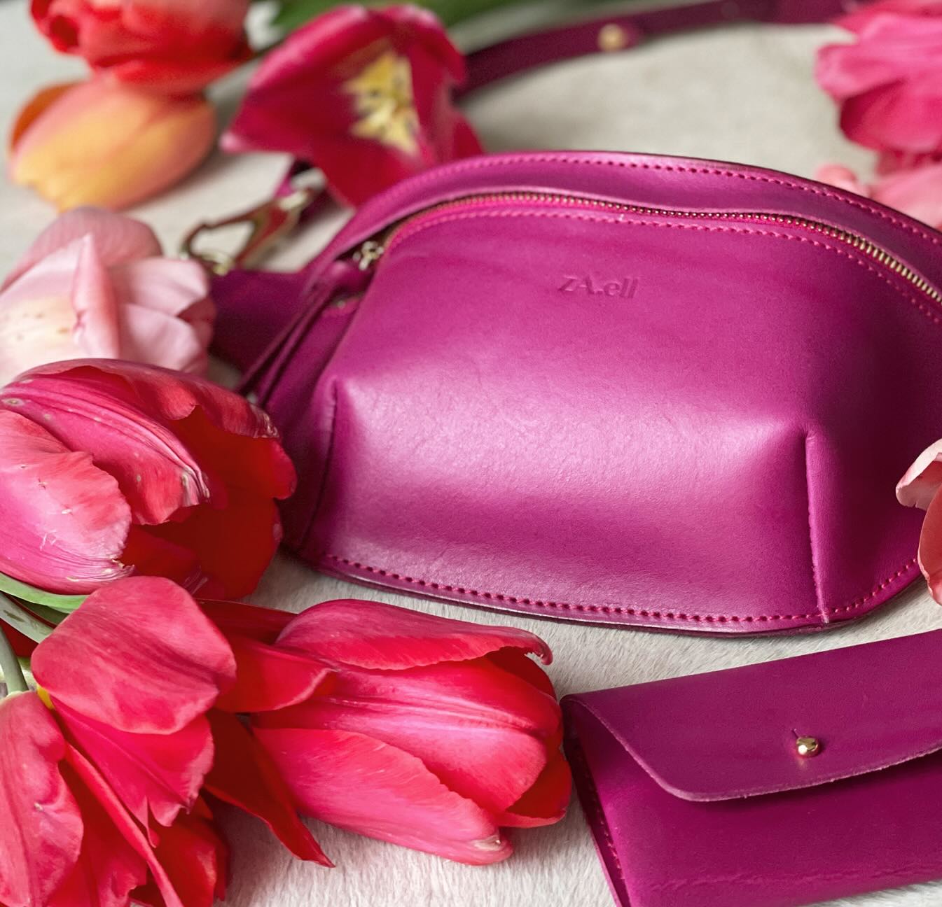 Color for a good mood
#colorfull #beltbag #handmade #vegetabiltannedleather