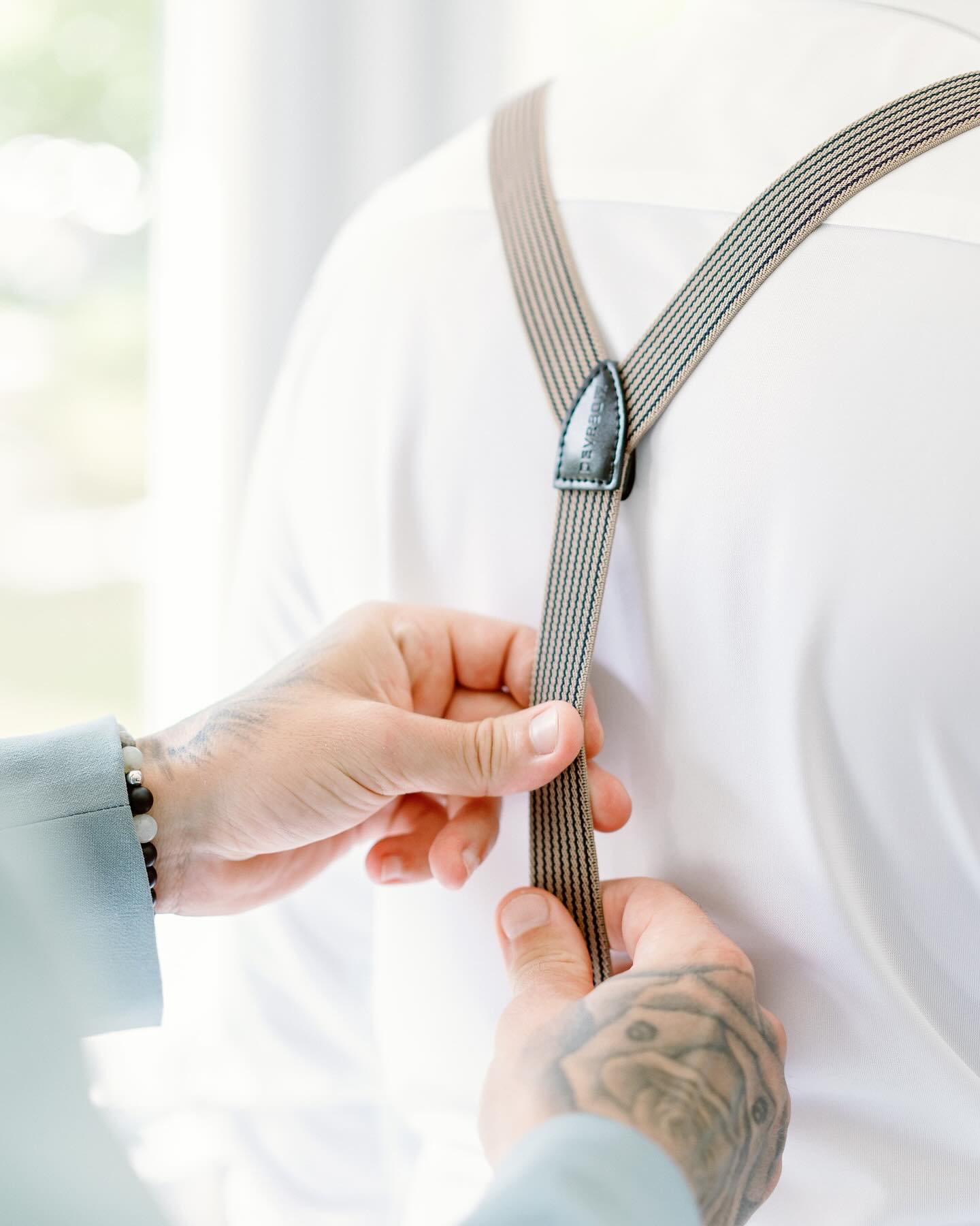 Chaque détail à son importance ✨
Shooting A nature A moment
Lieu : @parentheses.imaginaires
Organisation : @hamon.events
Vidéaste : @appelezmoimadame_weddingstory
Photographe : @clemencearesu_weddings
Art floral : @estellefleuristefreelance
Mise en beauté : @maisondivinemm
Mobilier : @magnolia_evenements
Art de la table : @options_bordeaux
Décoration : @marlenecreation
Bijoux : @sautoiretpoudrier
Robes : @appelez_moi_madame_bergerac
Wedding cake : @cakebaby24100
Boisson : @cloitre_des_cordeliers
#weddinginspiration #wedding #frenchweddingplanner #frenchwedding #mariage #organisationmariage #weddingplanner #dordogne #sudouest #france