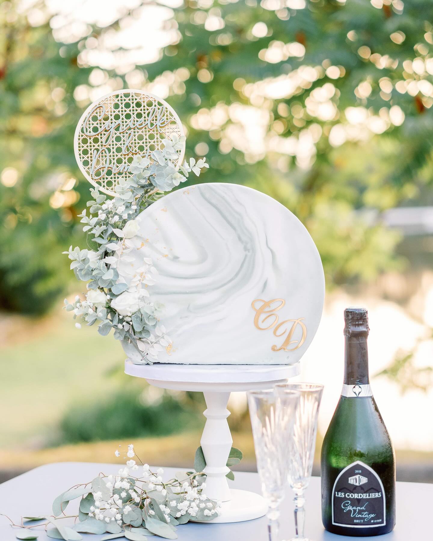 ✨Shooting A nature A moment
Lieu : @parentheses.imaginaires
Organisation : @hamon.events
Vidéaste : @appelezmoimadame_weddingstory
Photographe : @clemencearesu_weddings
Art floral : @estellefleuristefreelance
Mise en beauté : @maisondivinemm
Mobilier : @magnolia_evenements
Art de la table : @options_bordeaux
Décoration : @marlenecreation
Bijoux : @sautoiretpoudrier
Robes : @appelez_moi_madame_bergerac
Wedding cake : @cakebaby24100
Boisson : @cloitre_des_cordeliers
#weddinginspiration #wedding #frenchweddingplanner #frenchwedding #mariage #organisationmariage #weddingplanner #dordogne #sudouest #france