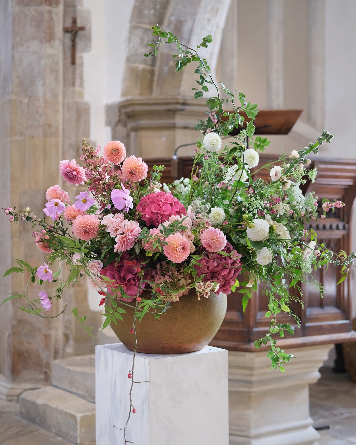 A moment for C & E church flowers. A dream colour palette⚱️💞