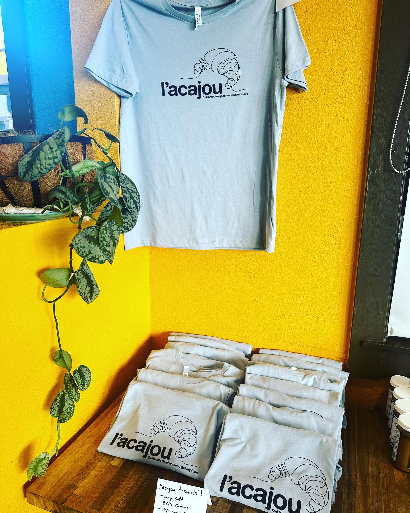 The t-shirts are in!! Thanks to the Ron Lawrence for the amazing design. Come pick one up and rep your favorite cafe 😉
#cafe #oakland #schwag #bakery