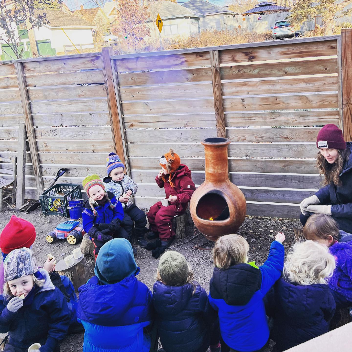 We’ve entered ‘morning tea by the fire’ season. 🔥✨
@larksongpreschool
#naturepreschool #outdoorschool #playoutside